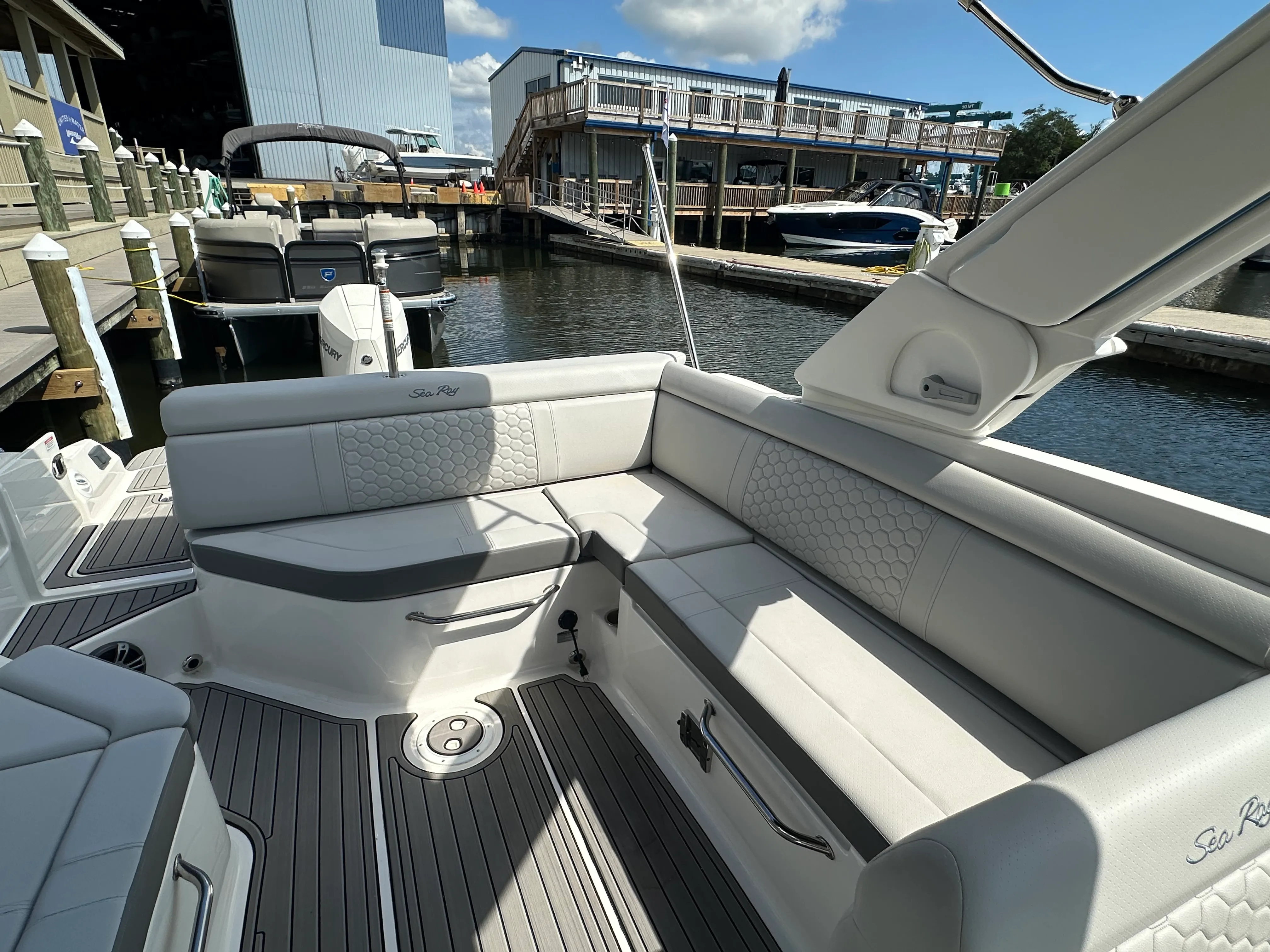 2024 Sea Ray 270 SD-OB Image Thumbnail #48