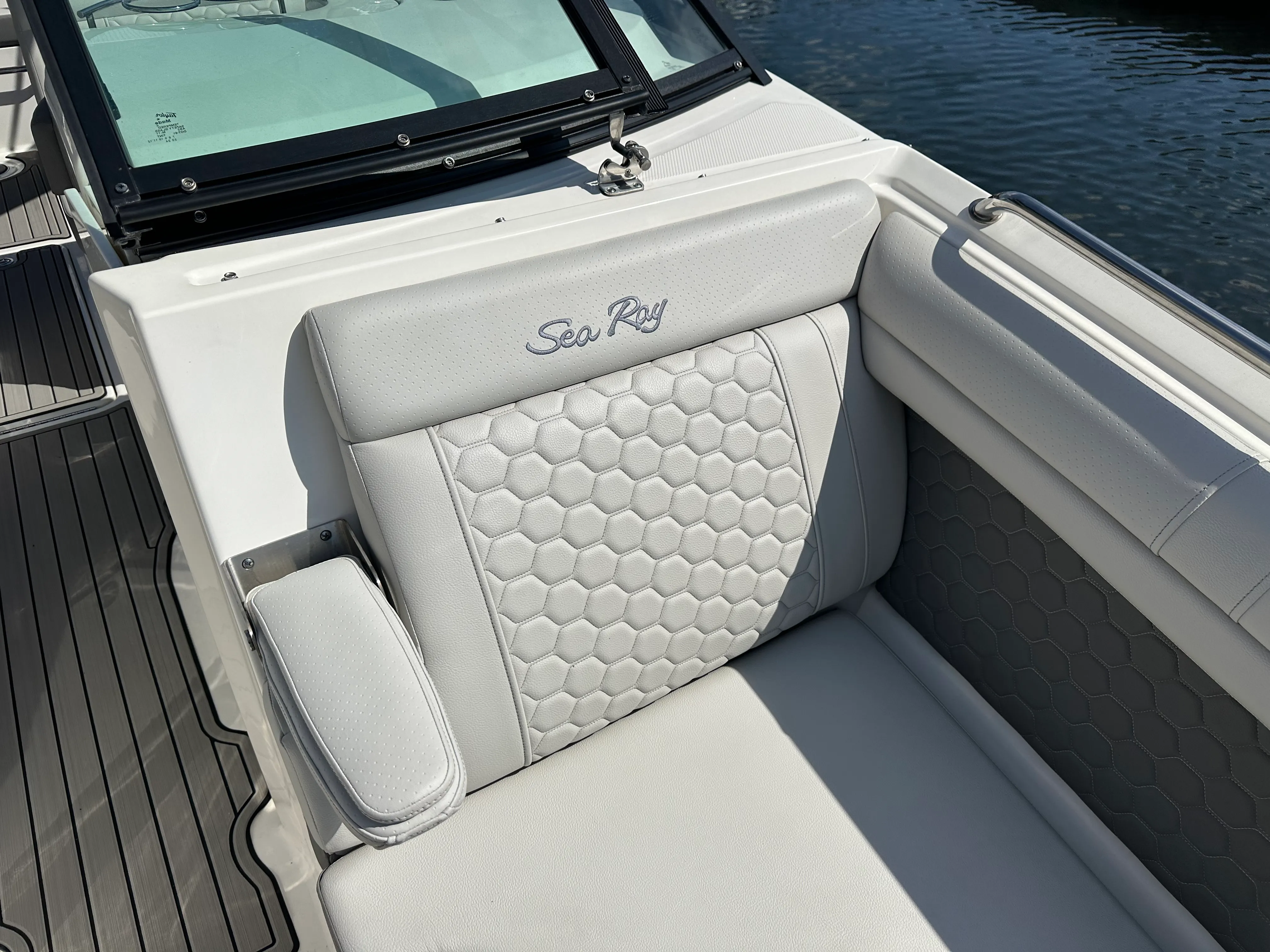 2024 Sea Ray 270 SD-OB Image Thumbnail #26