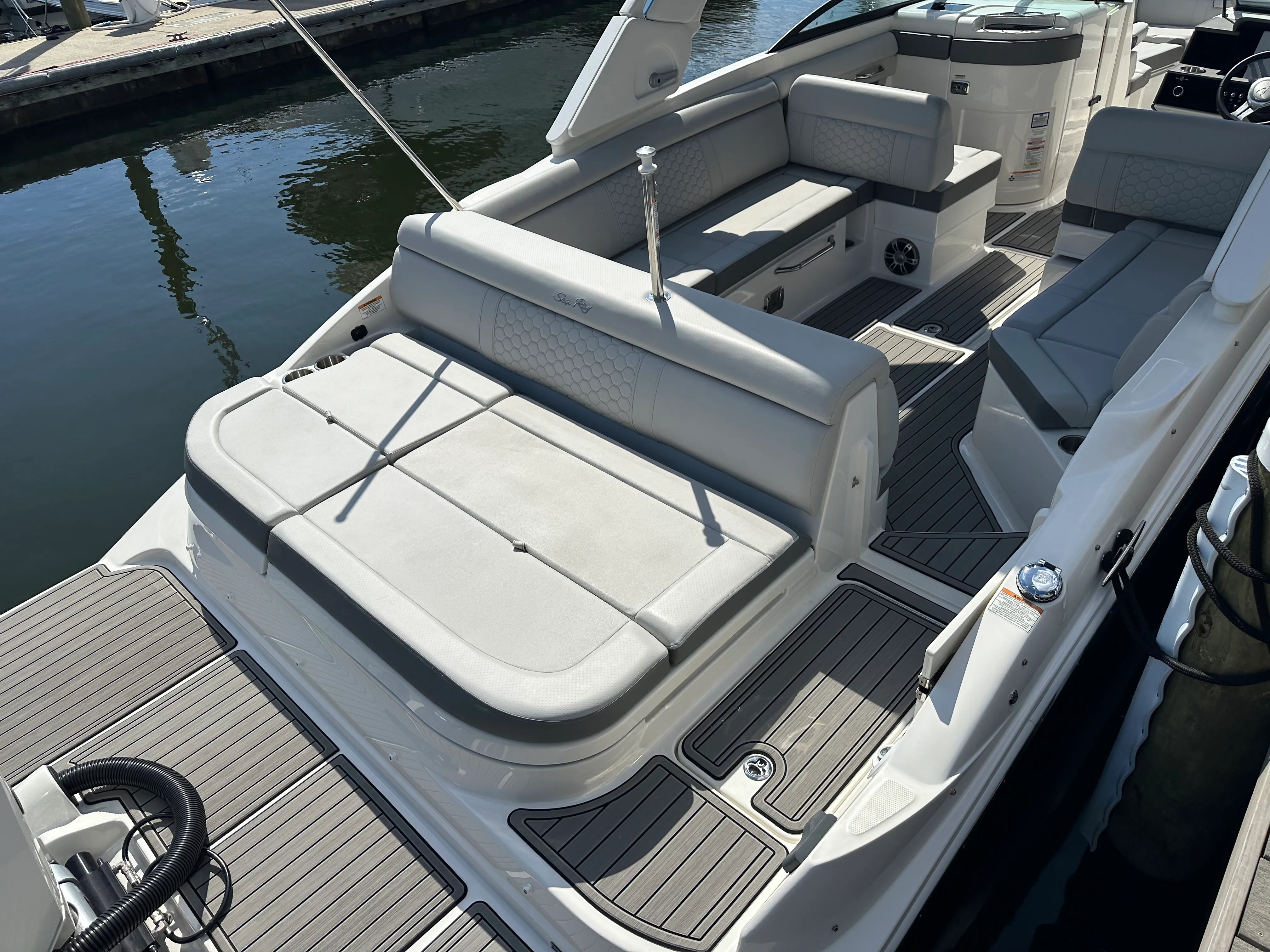 2024 Sea Ray 270 SD-OB Image Thumbnail #10