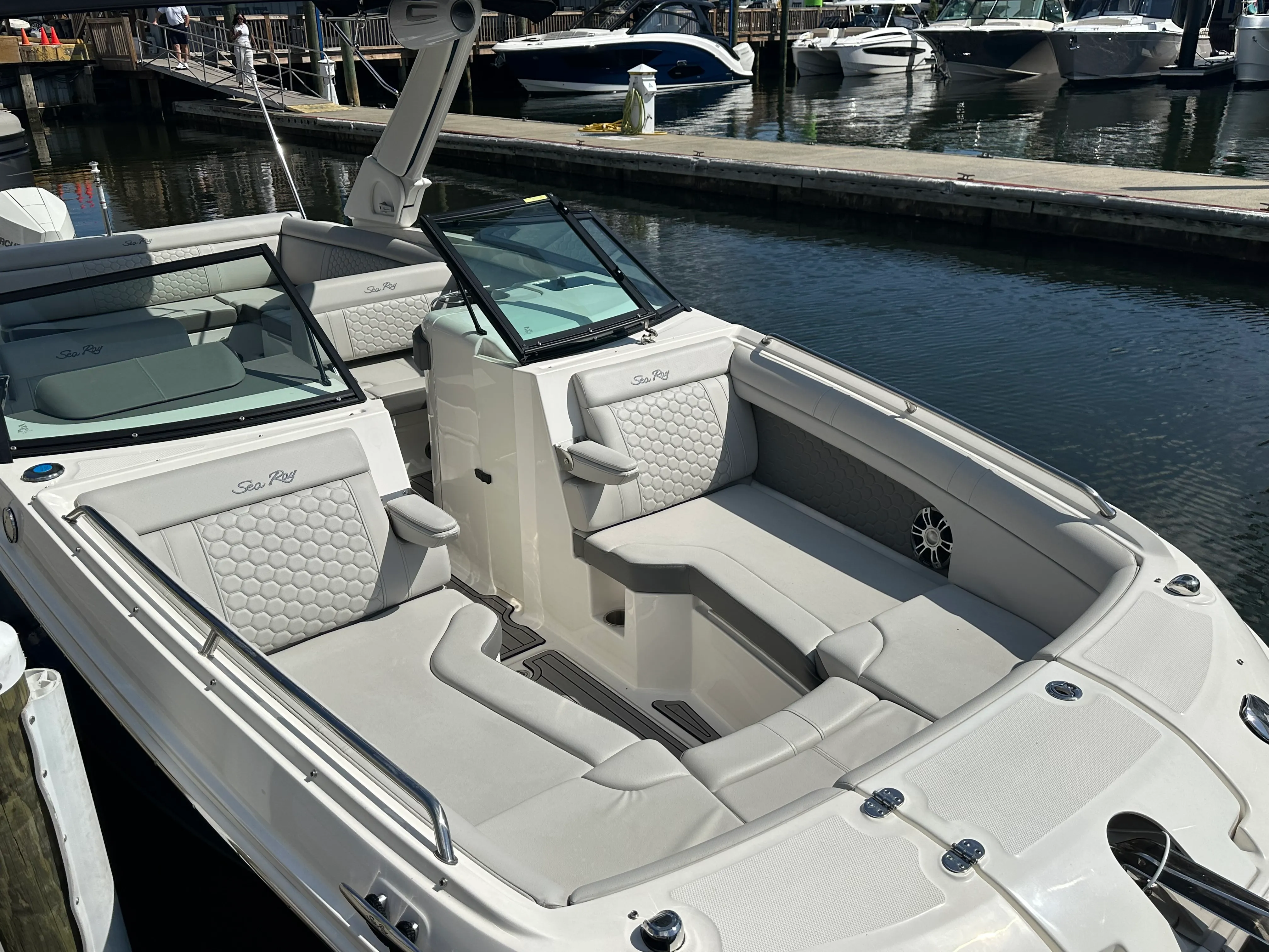 2024 Sea Ray 270 SD-OB Image Thumbnail #13