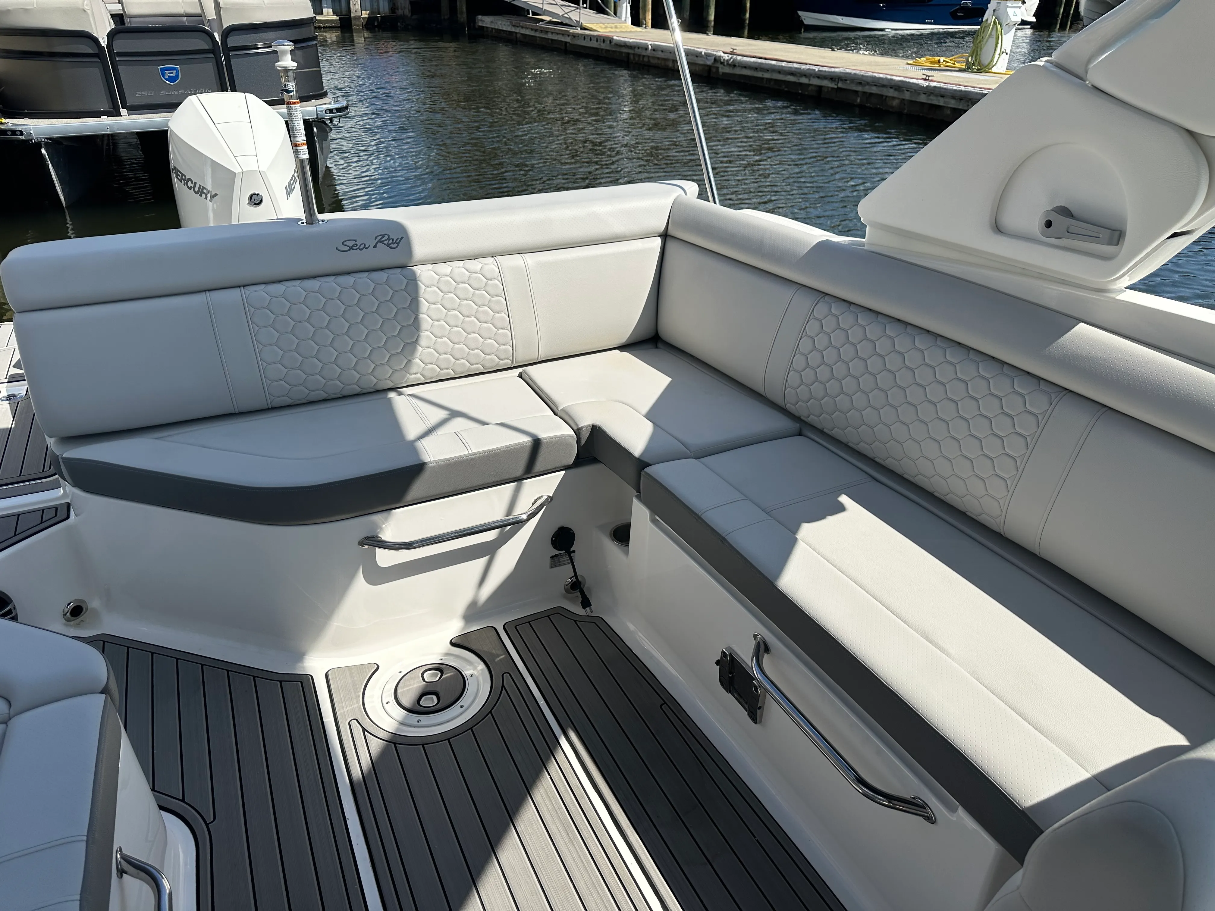 2024 Sea Ray 270 SD-OB Image Thumbnail #21