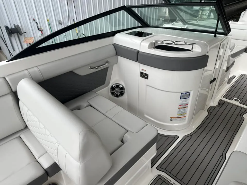 2024 Sea Ray 270 SD-OB Image Thumbnail #10