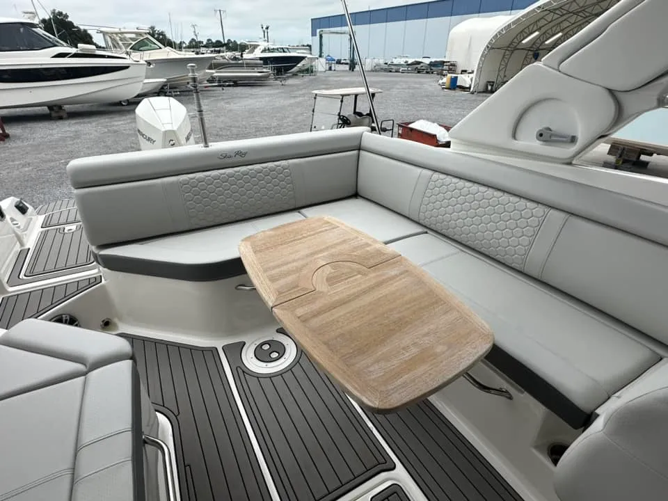 2024 Sea Ray 270 SD-OB Image Thumbnail #6