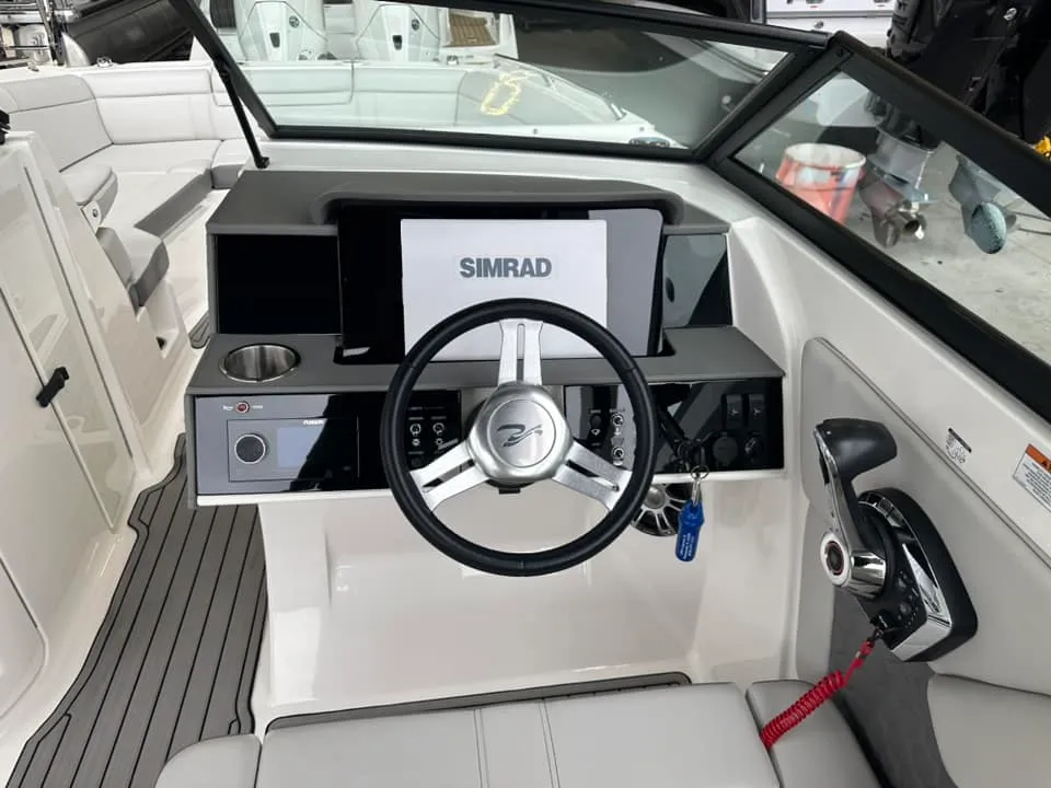 2024 Sea Ray 270 SD-OB Image Thumbnail #9