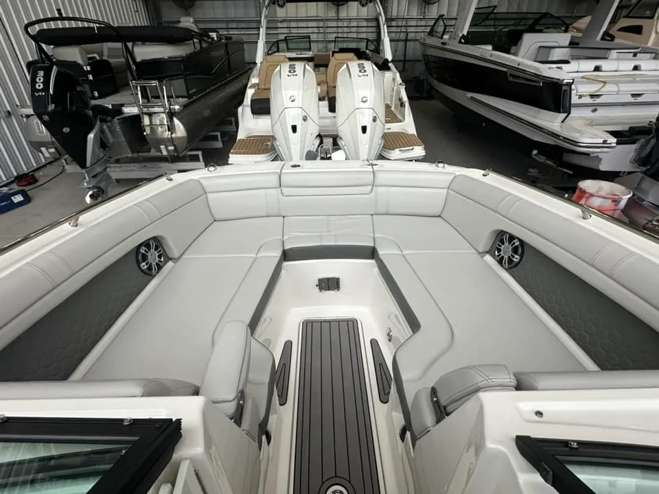 2024 Sea Ray 270 SD-OB Image Thumbnail #7