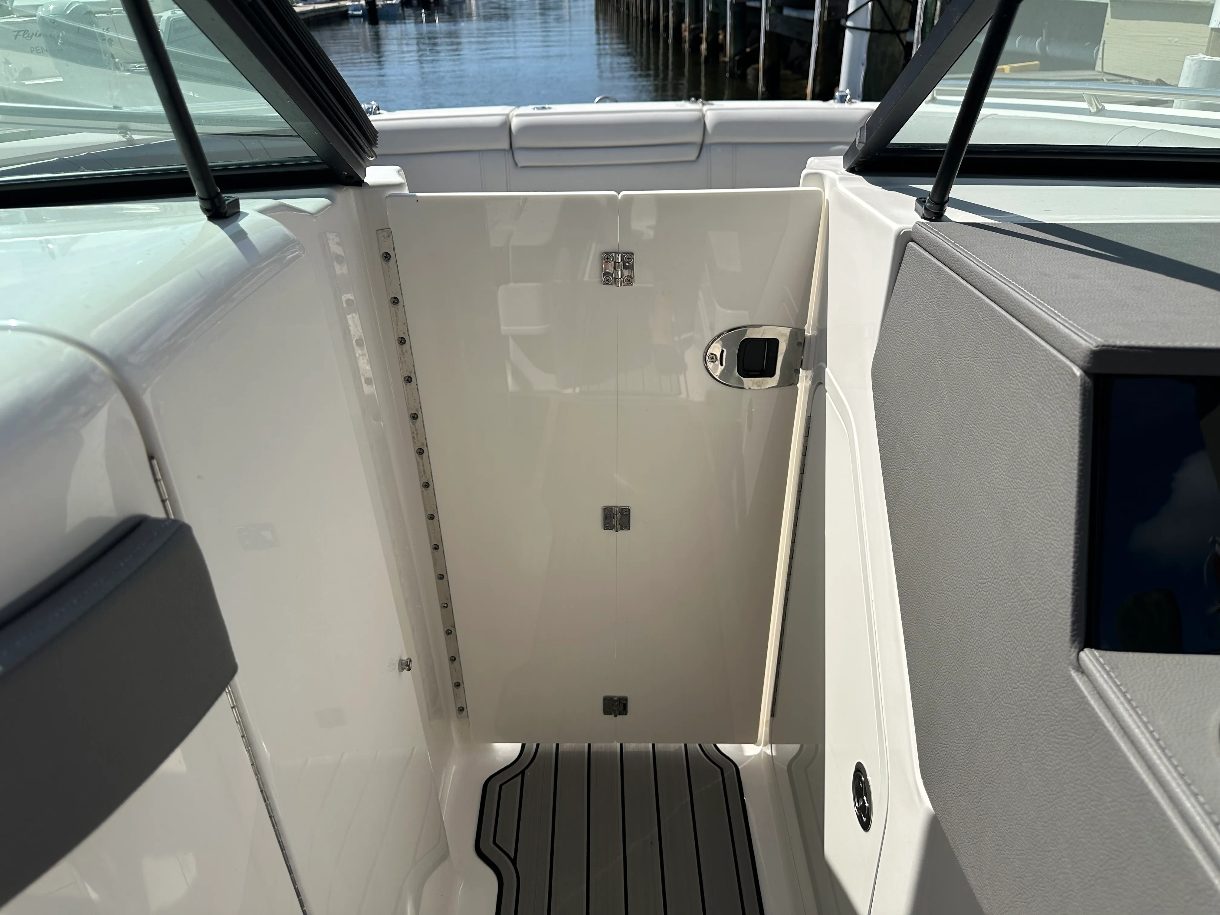 2024 Sea Ray 270 SD-OB Image Thumbnail #30