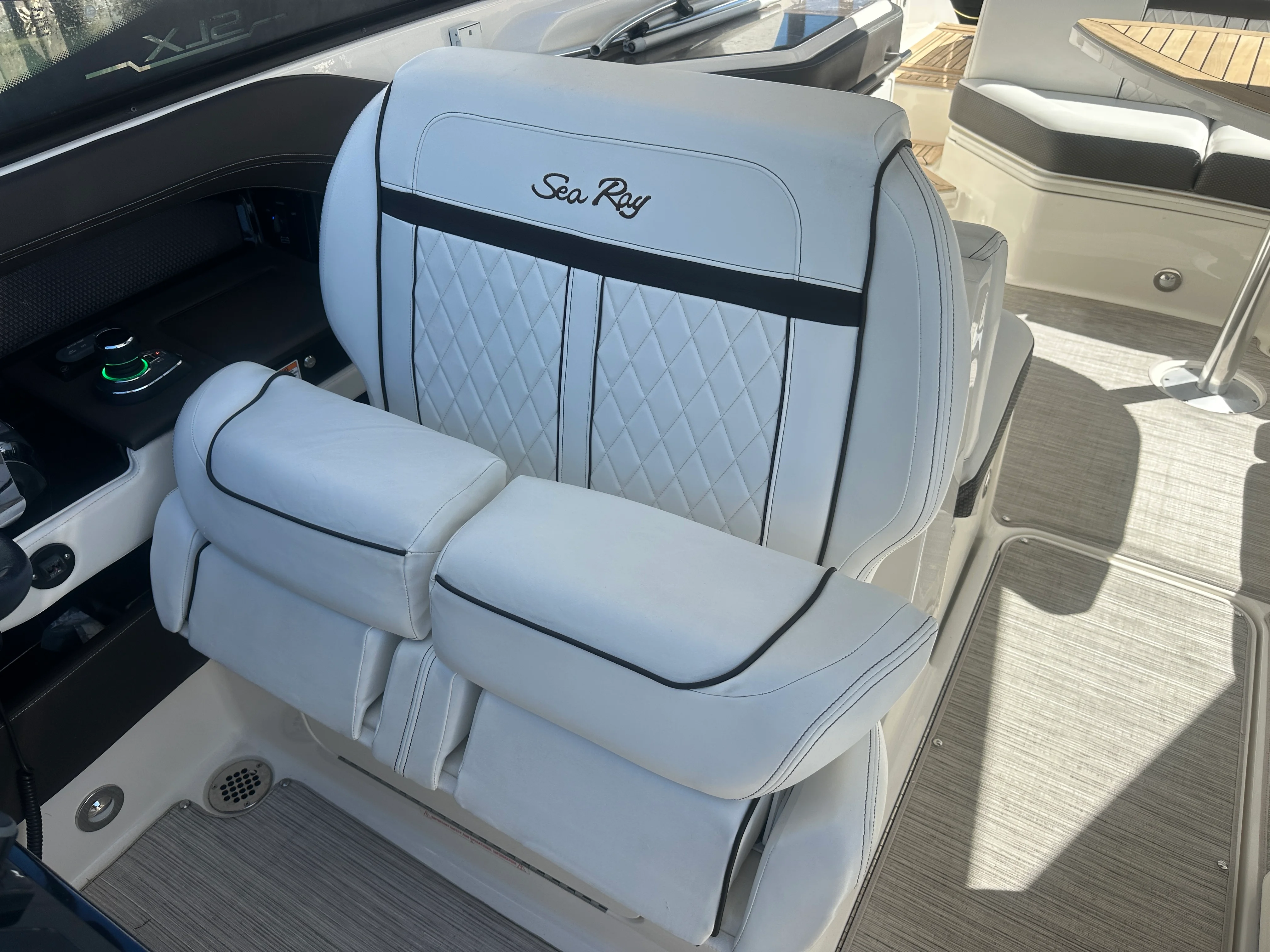 2018 Sea Ray 310 SLX OUTBOARD Image Thumbnail #14