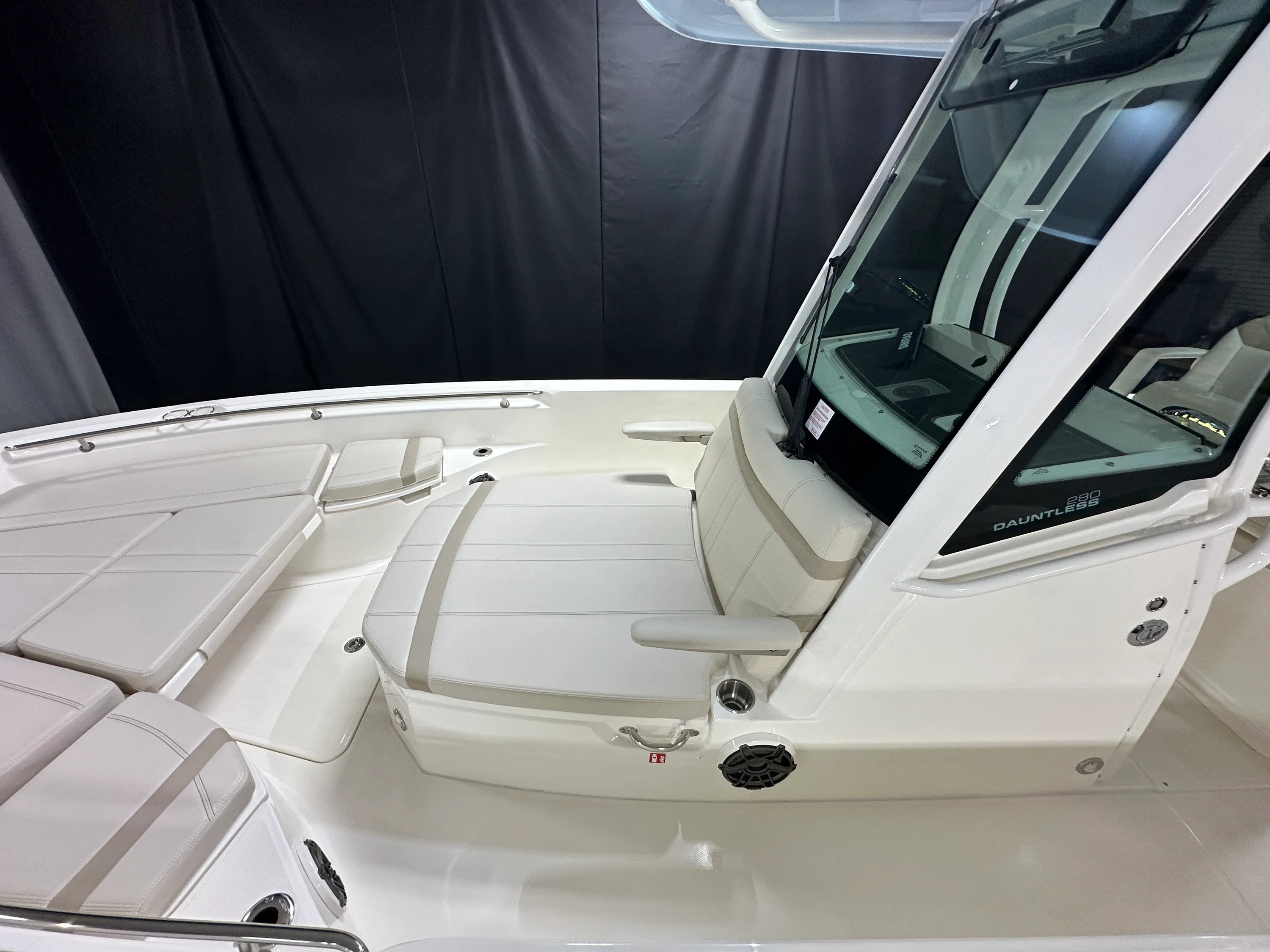 2026 Boston Whaler 280 Dauntless Image Thumbnail #7