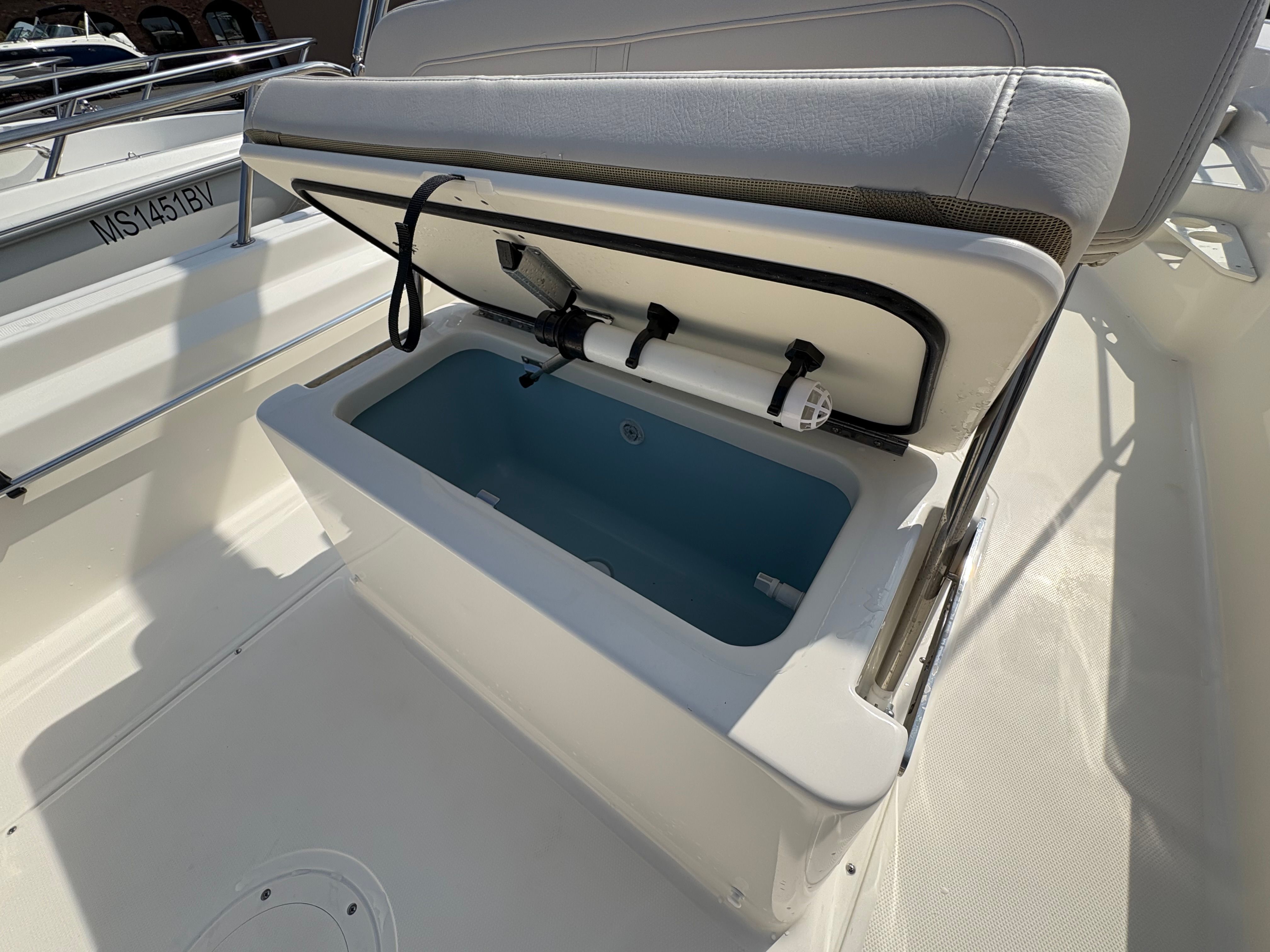 2025 Boston Whaler 170 MONTAUK Image Thumbnail #4