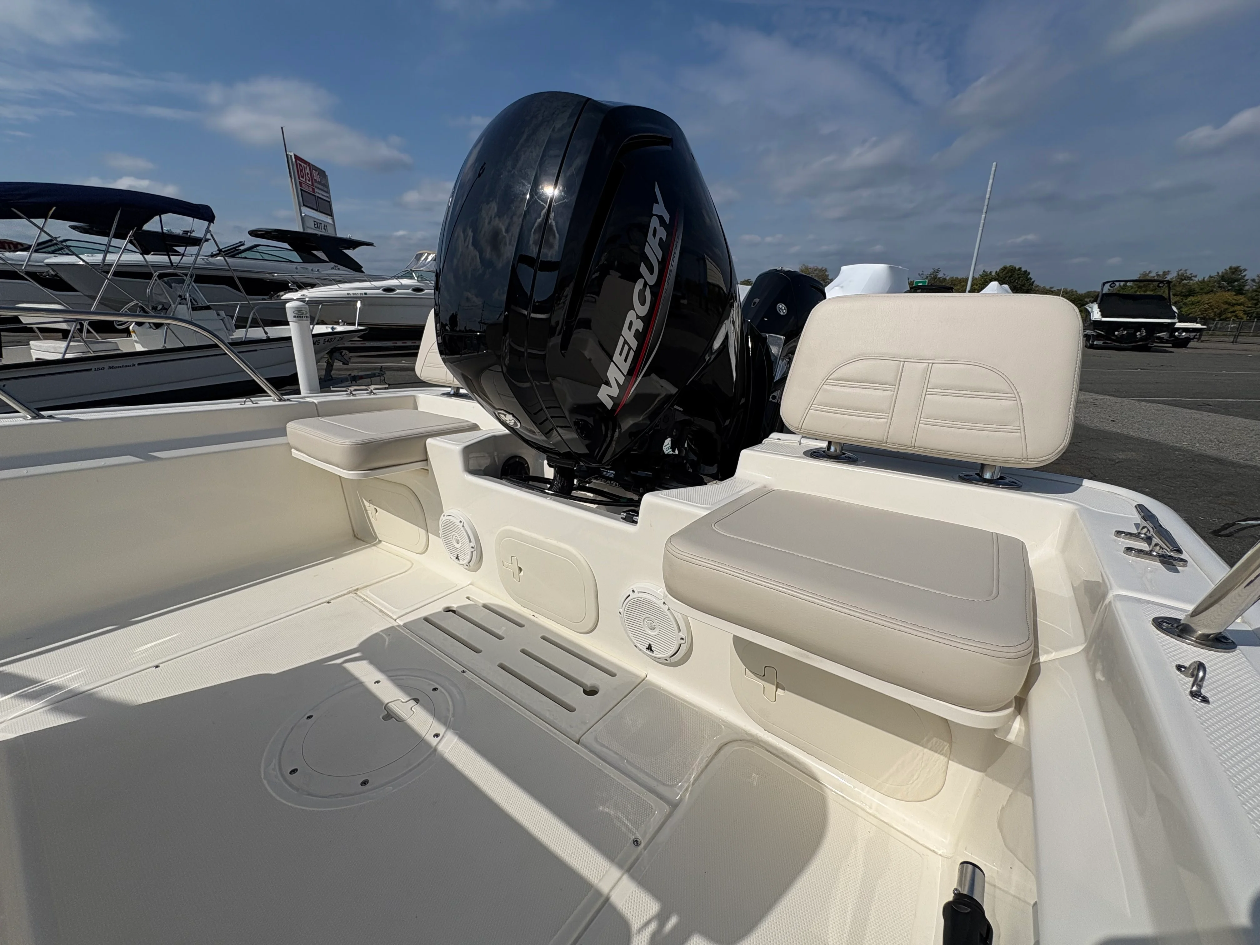2025 Boston Whaler 170 MONTAUK Image Thumbnail #5