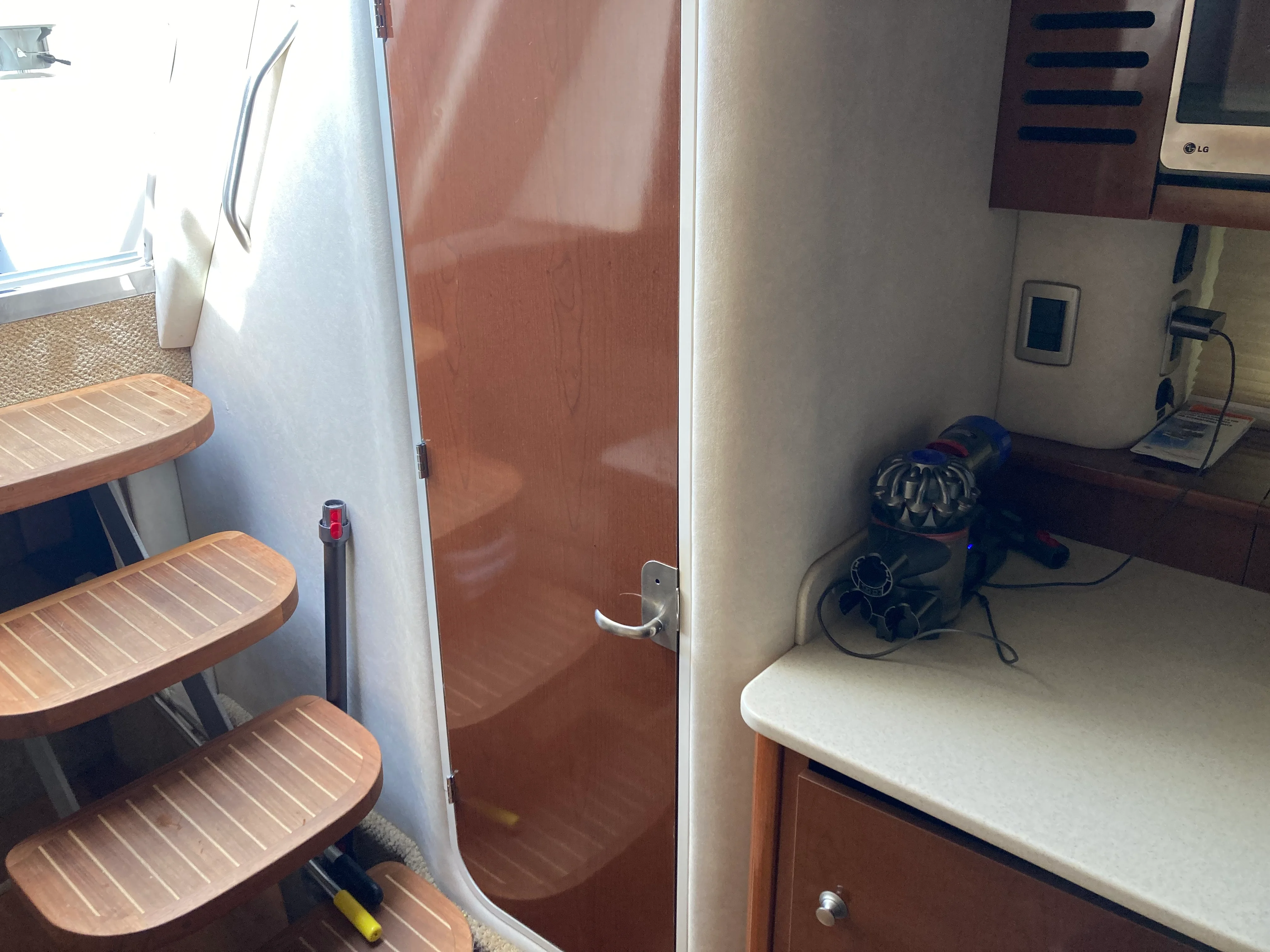 2009 Sea Ray 350 SUNDANCER Image Thumbnail #36