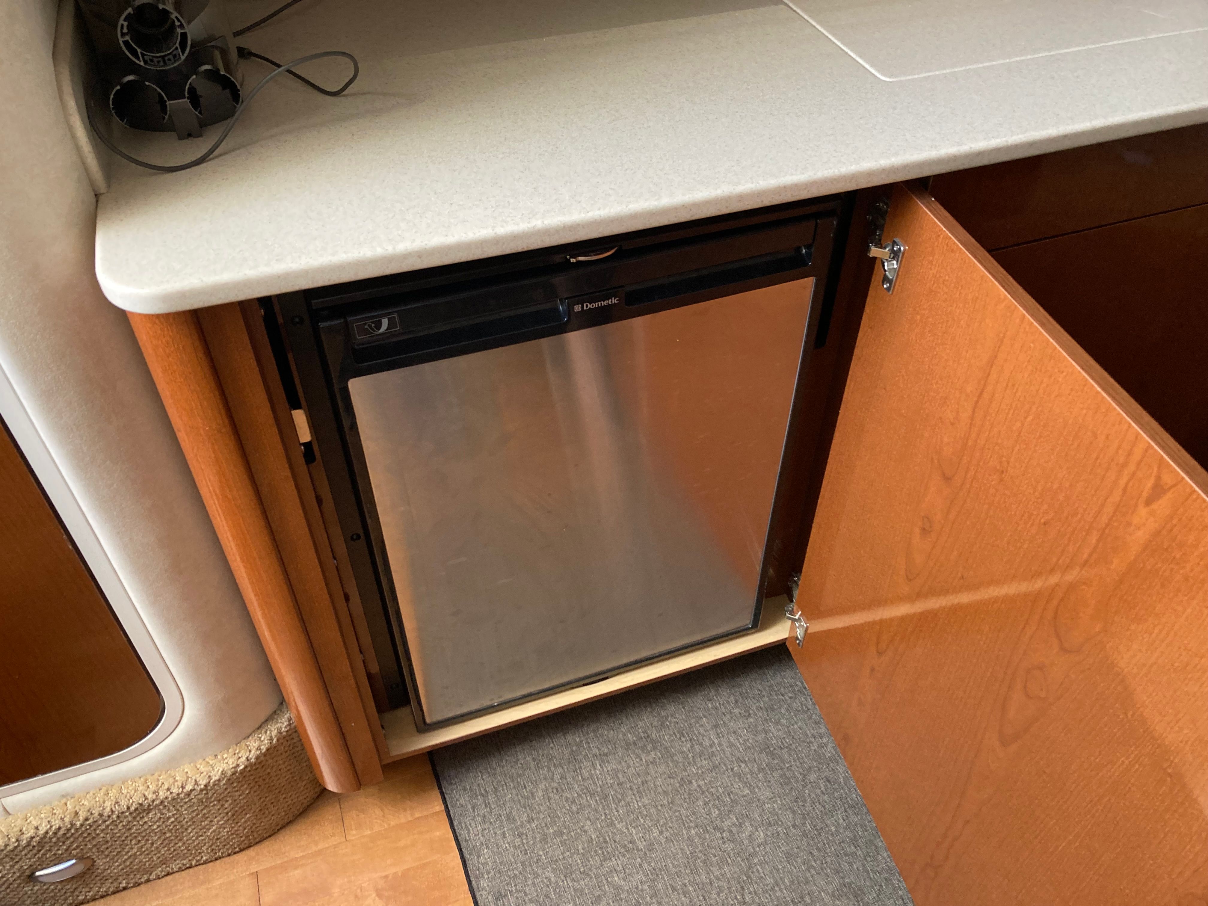 2009 Sea Ray 350 SUNDANCER Image Thumbnail #33