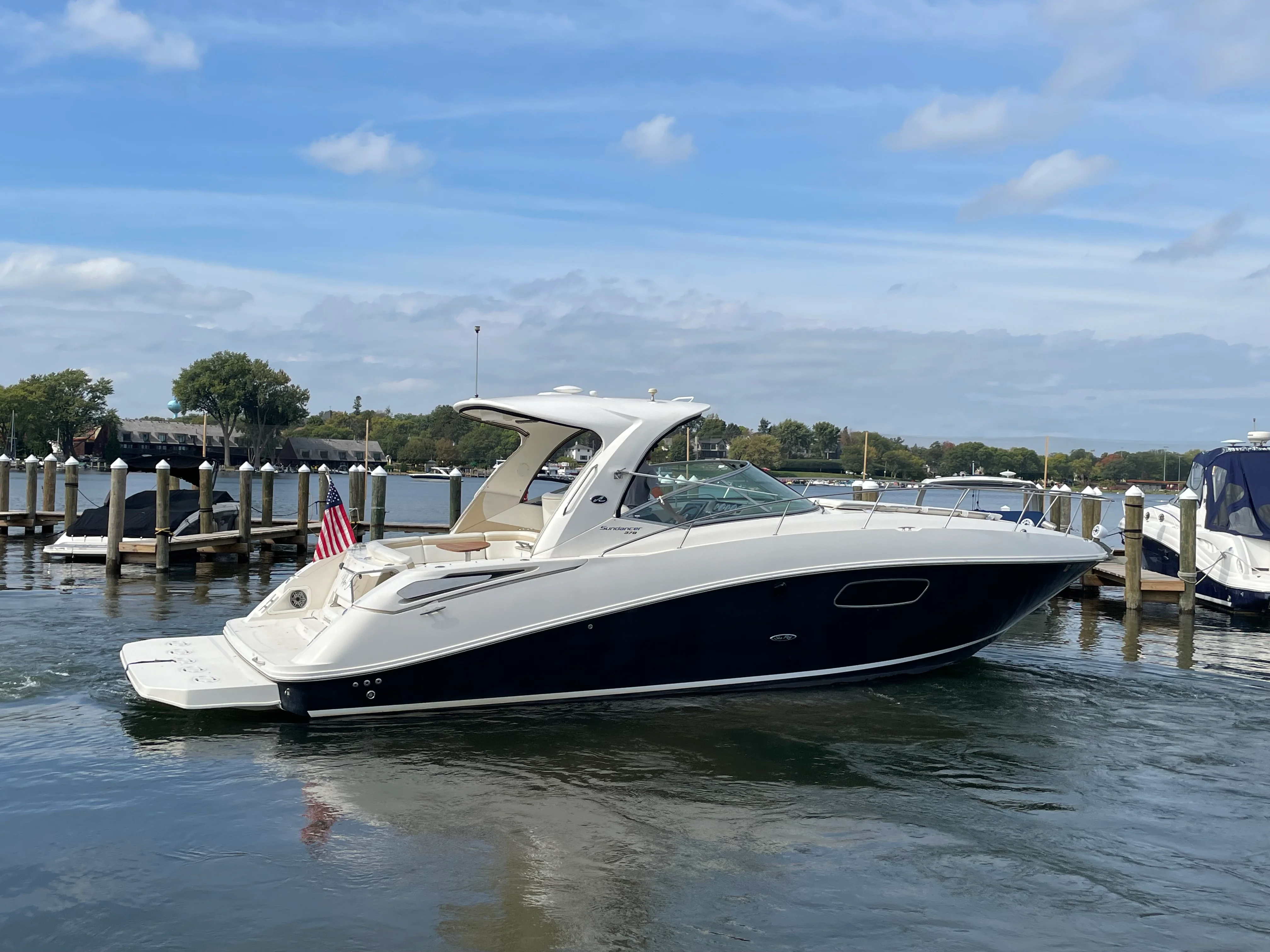 2009 Sea Ray 350 SUNDANCER Image Thumbnail #10