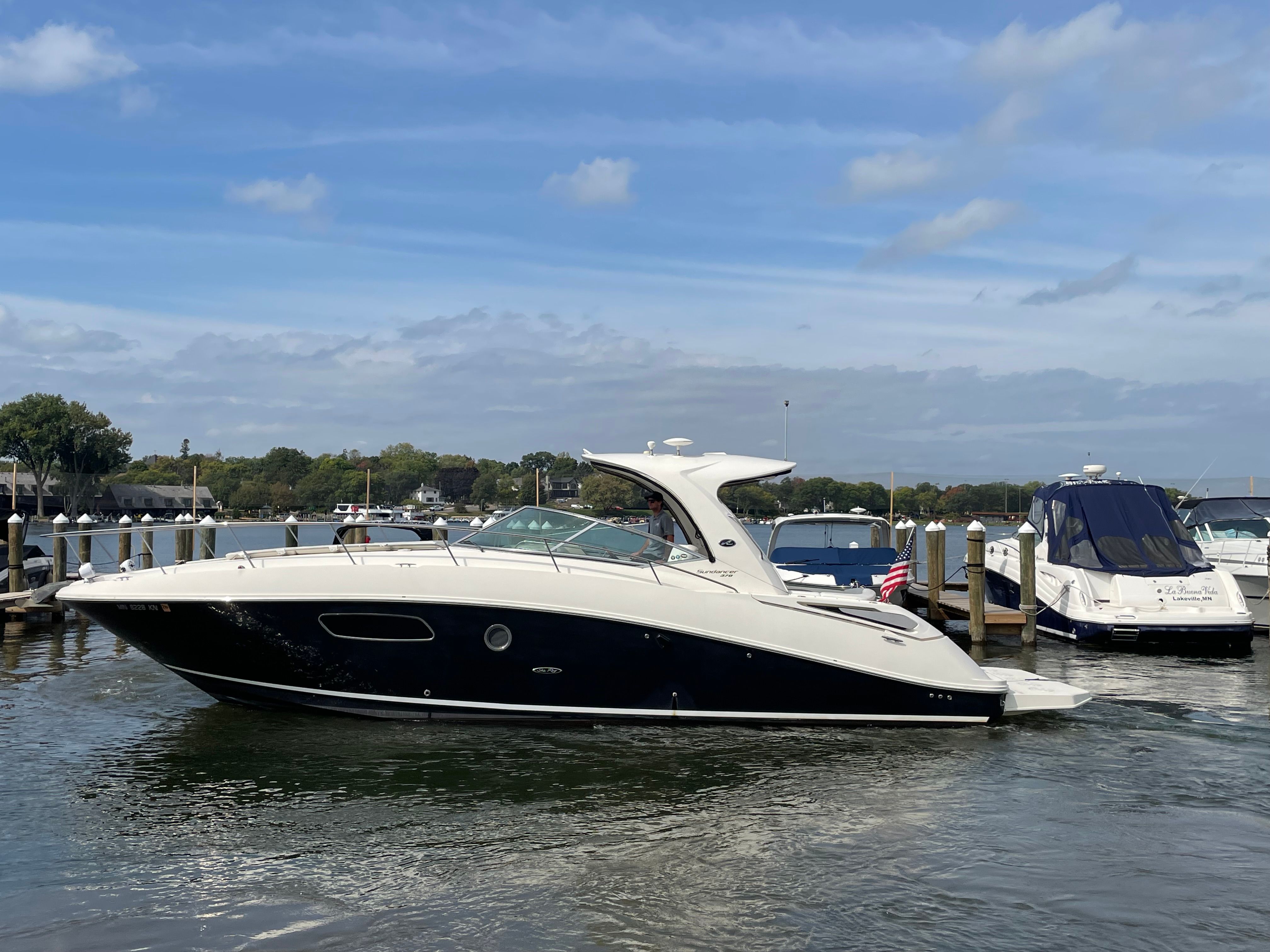 2009 Sea Ray 350 SUNDANCER Image Thumbnail #2