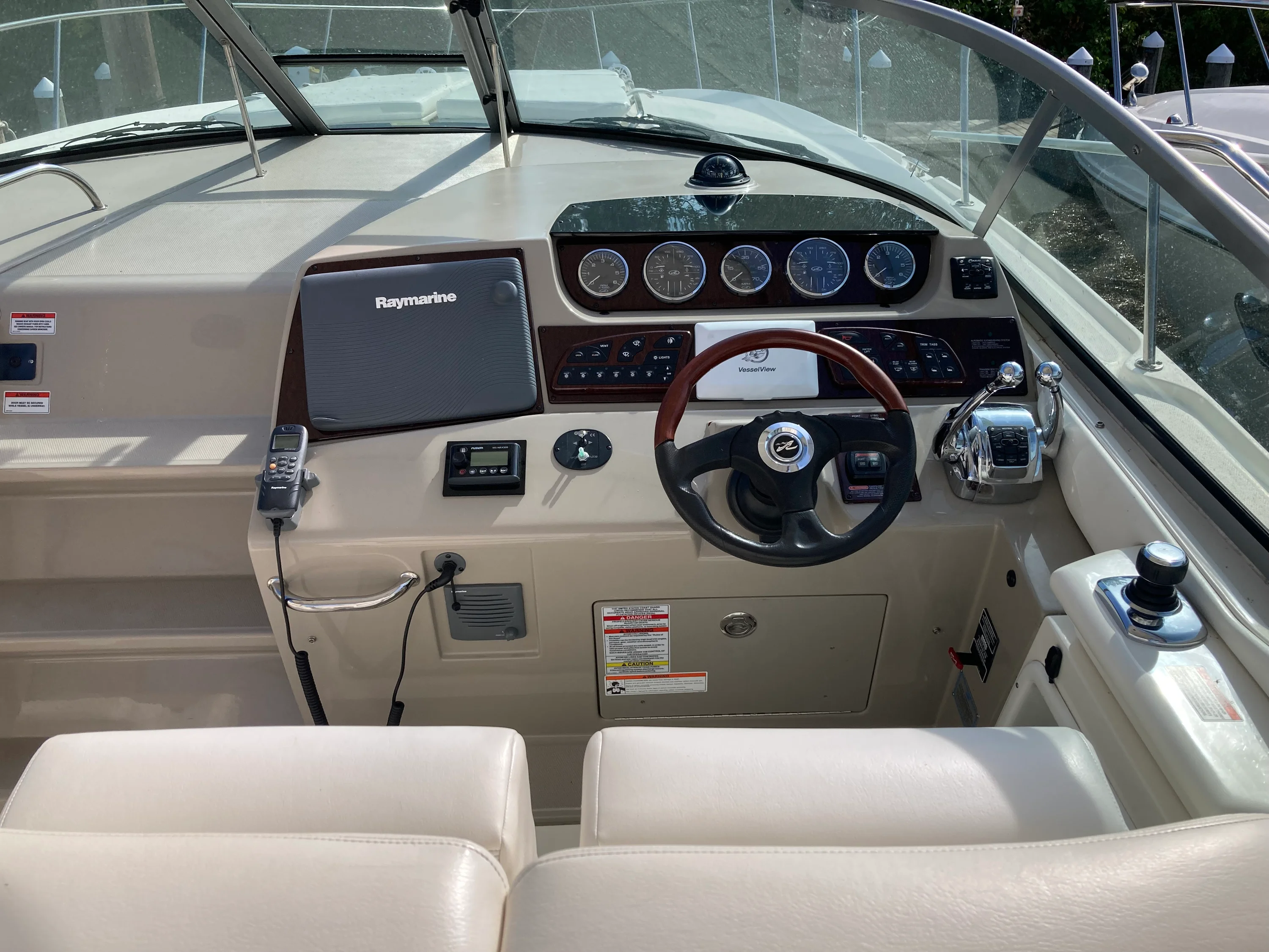 2009 Sea Ray 350 SUNDANCER Image Thumbnail #25