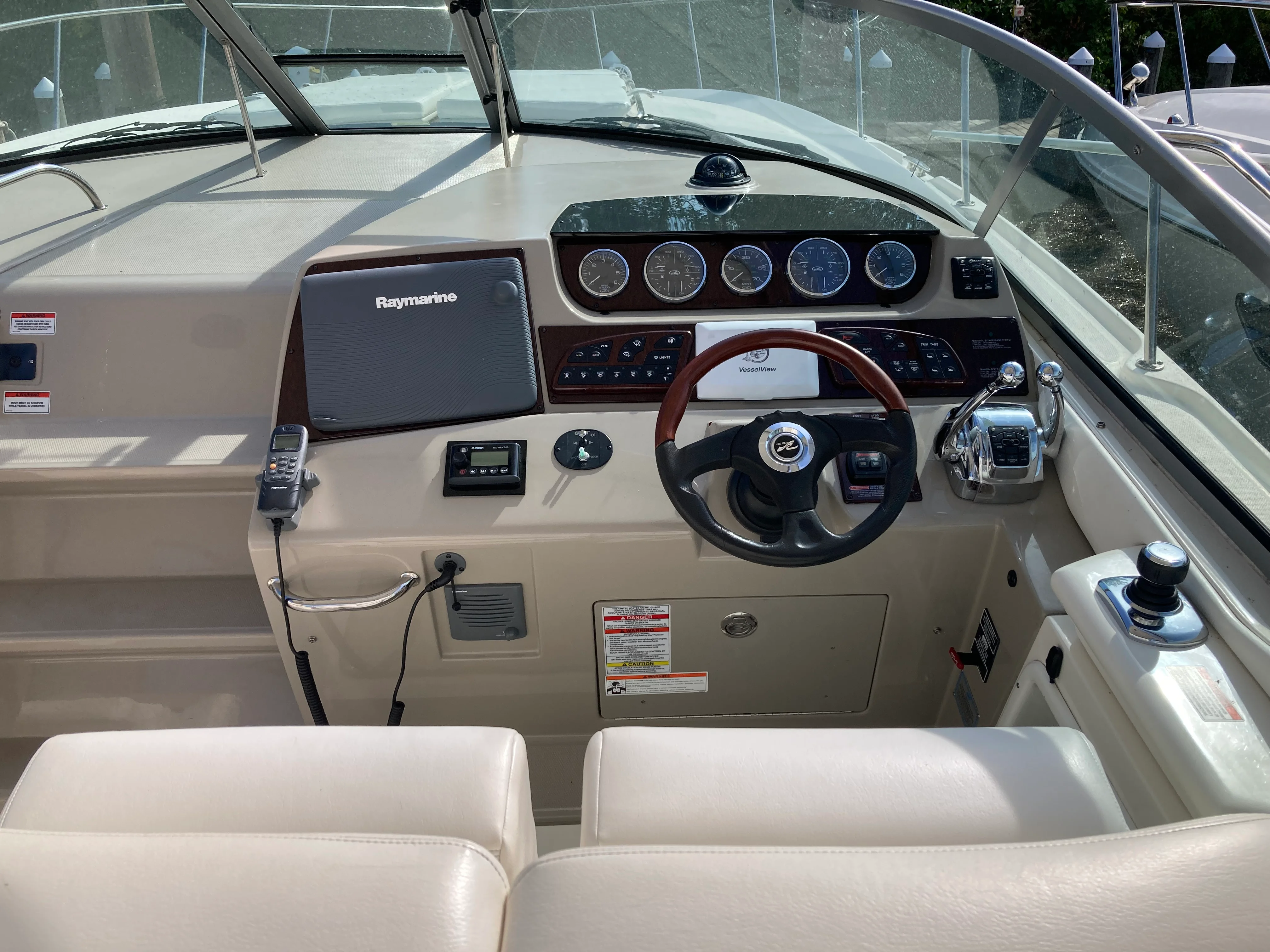 2009 Sea Ray 350 SUNDANCER Image Thumbnail #25