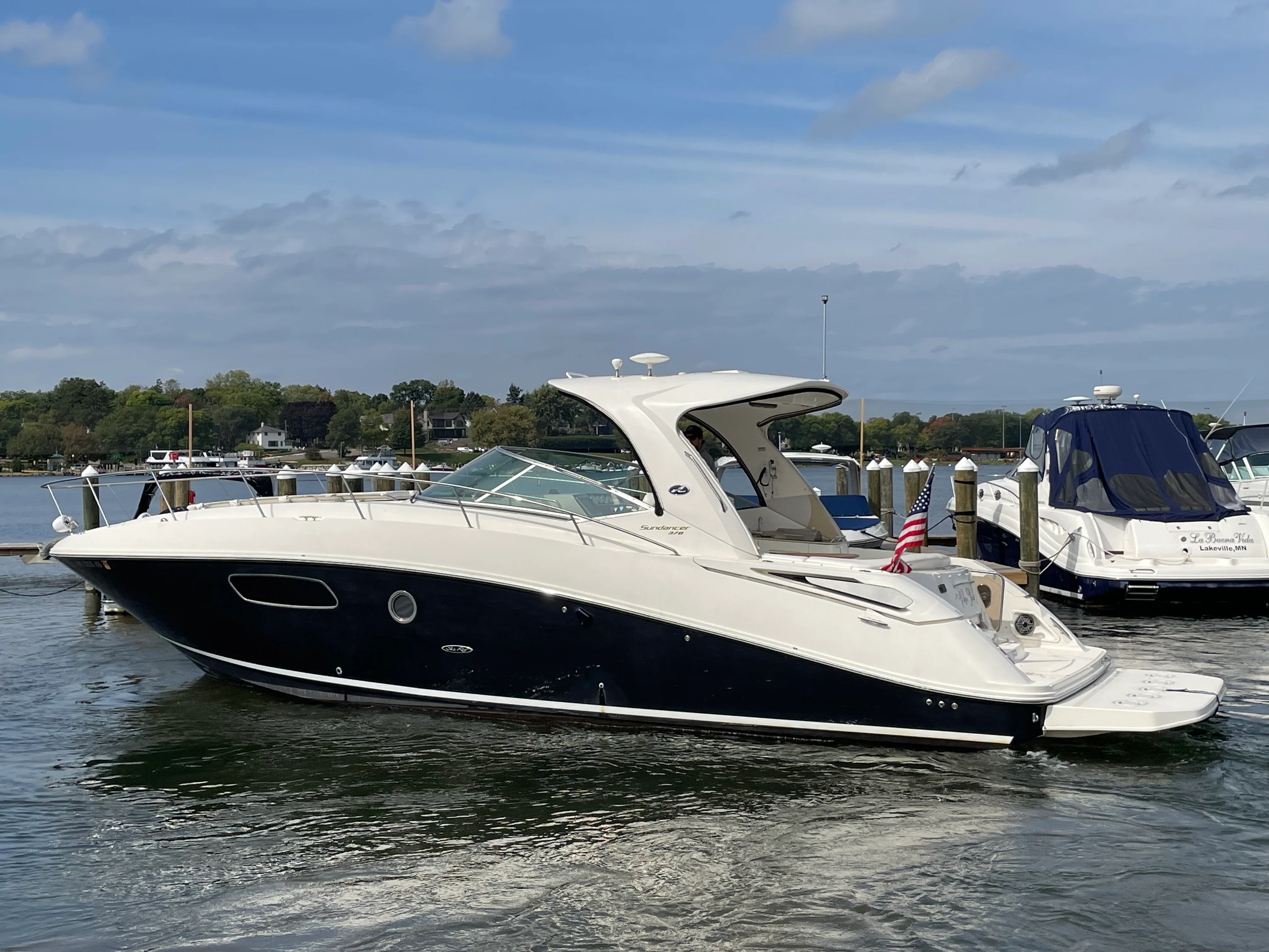 2009 Sea Ray 350 SUNDANCER Image Thumbnail #3