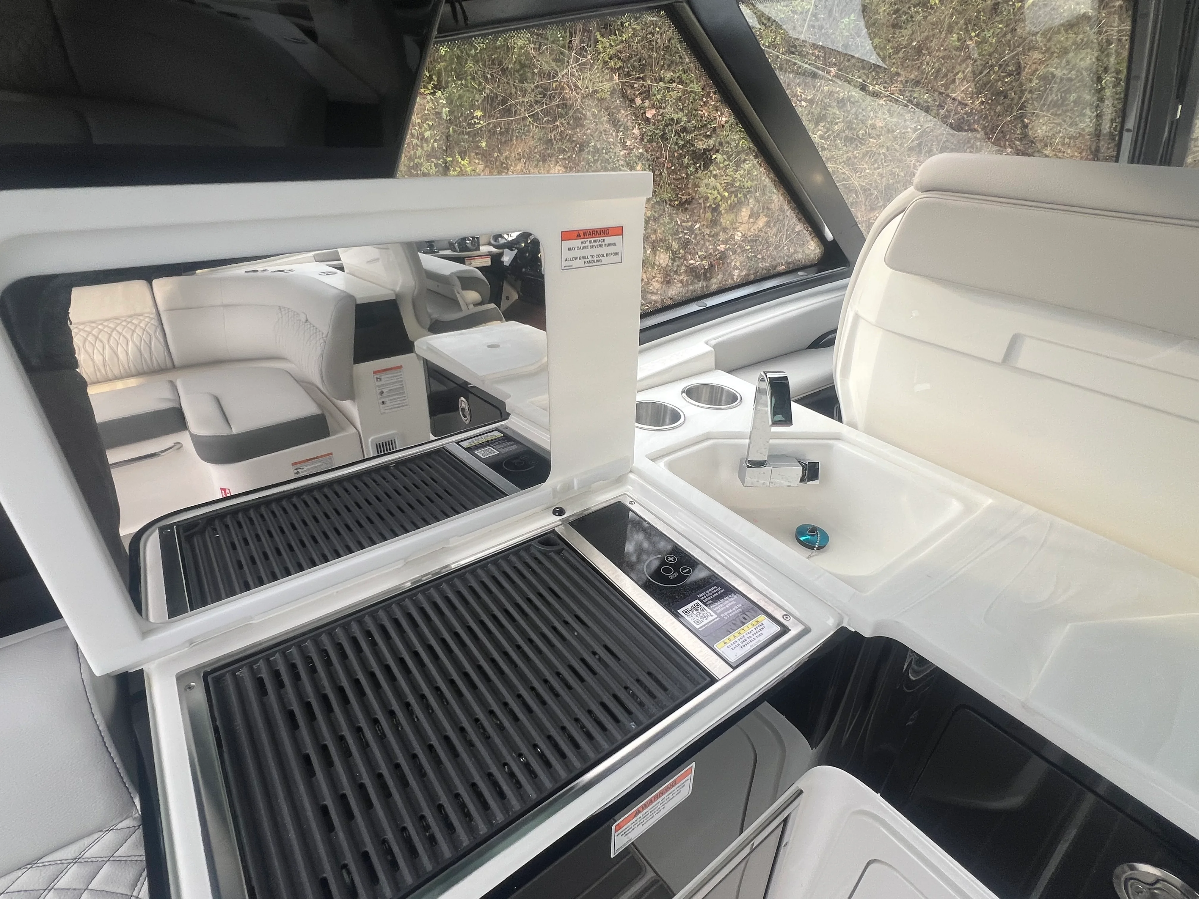 2026 Sea Ray Sundancer 370 Image Thumbnail #10