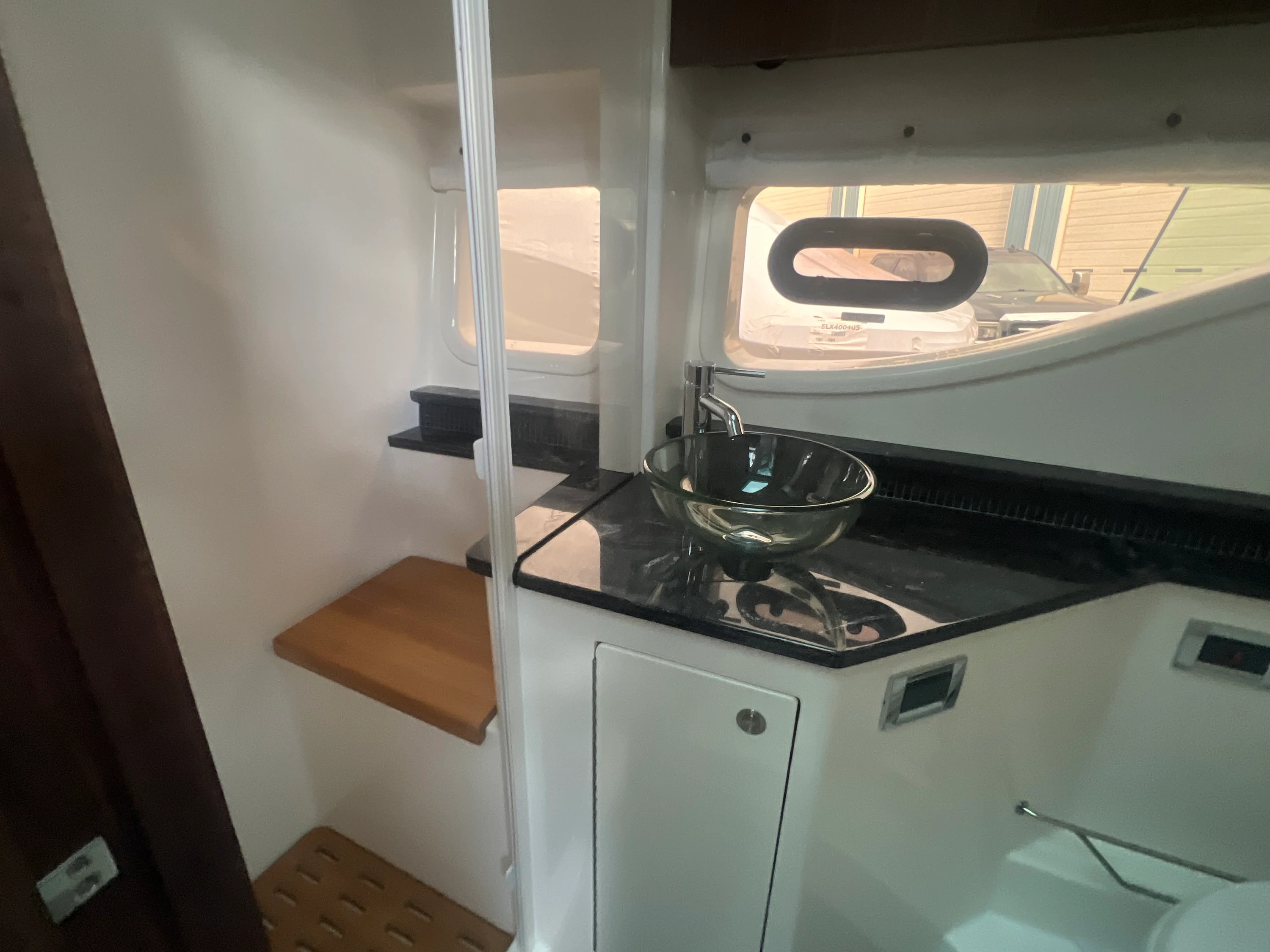 2026 Sea Ray Sundancer 370 Image Thumbnail #17