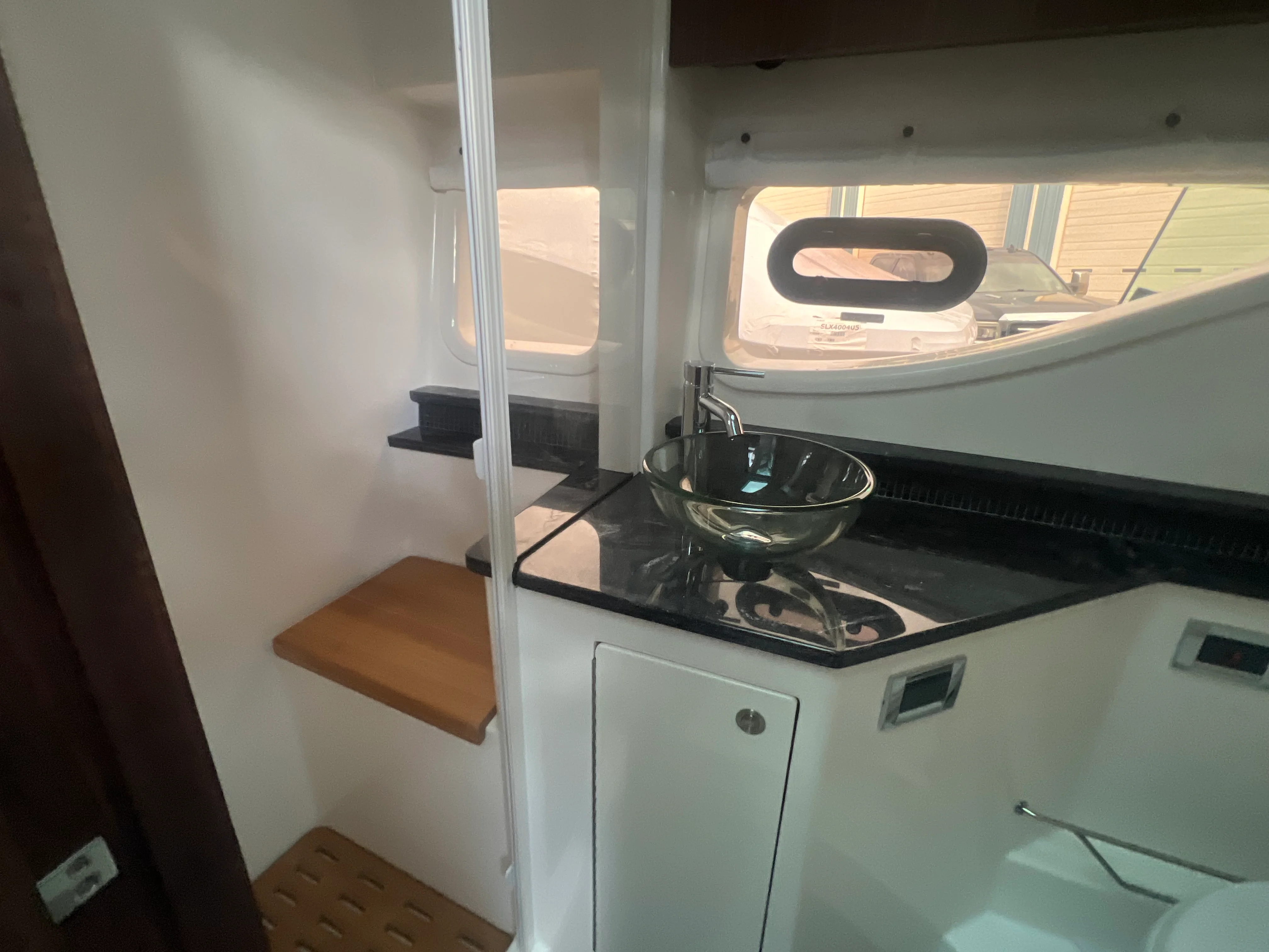 2026 Sea Ray Sundancer 370 Image Thumbnail #17