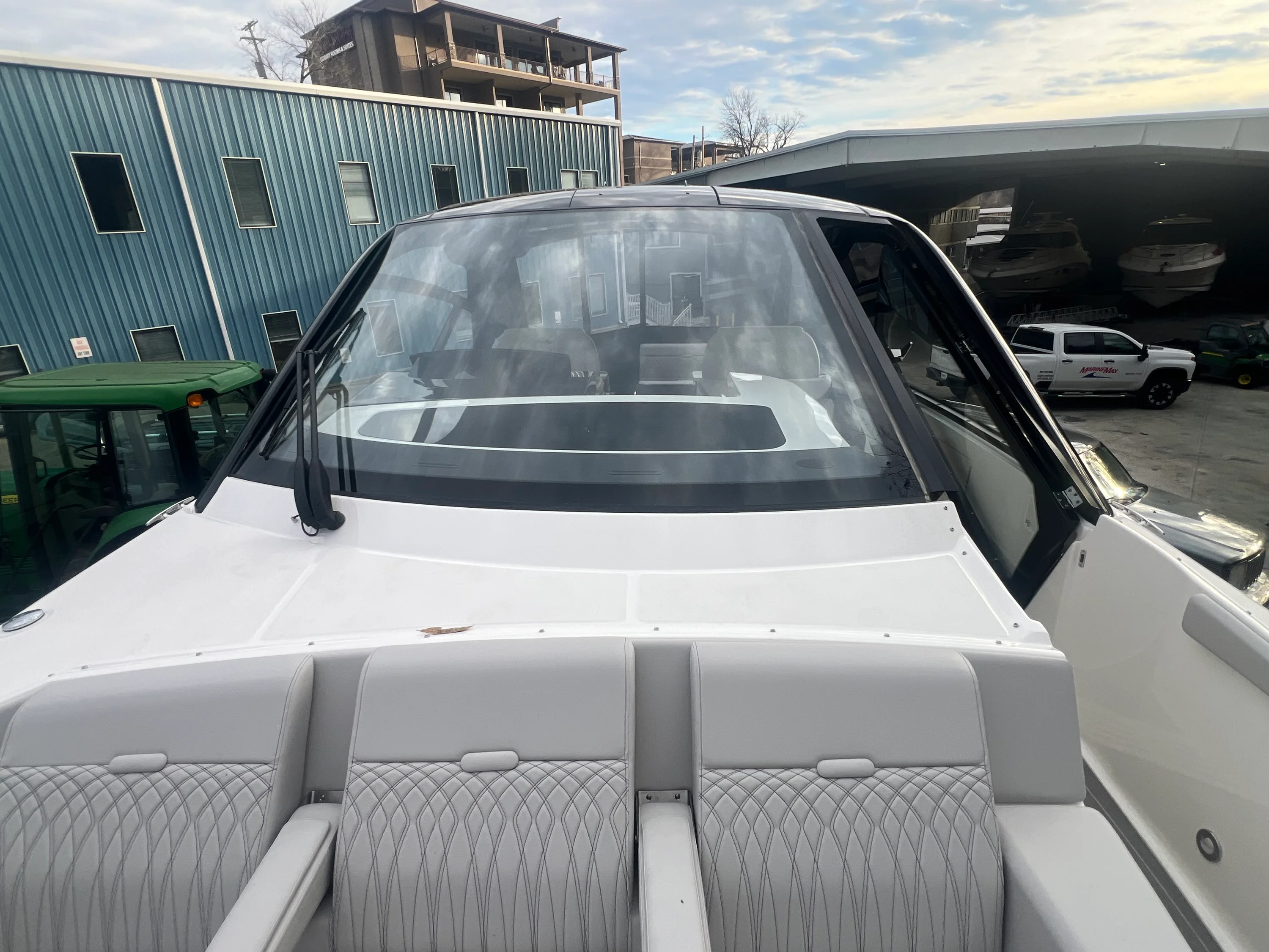 2026 Sea Ray Sundancer 370 Image Thumbnail #22