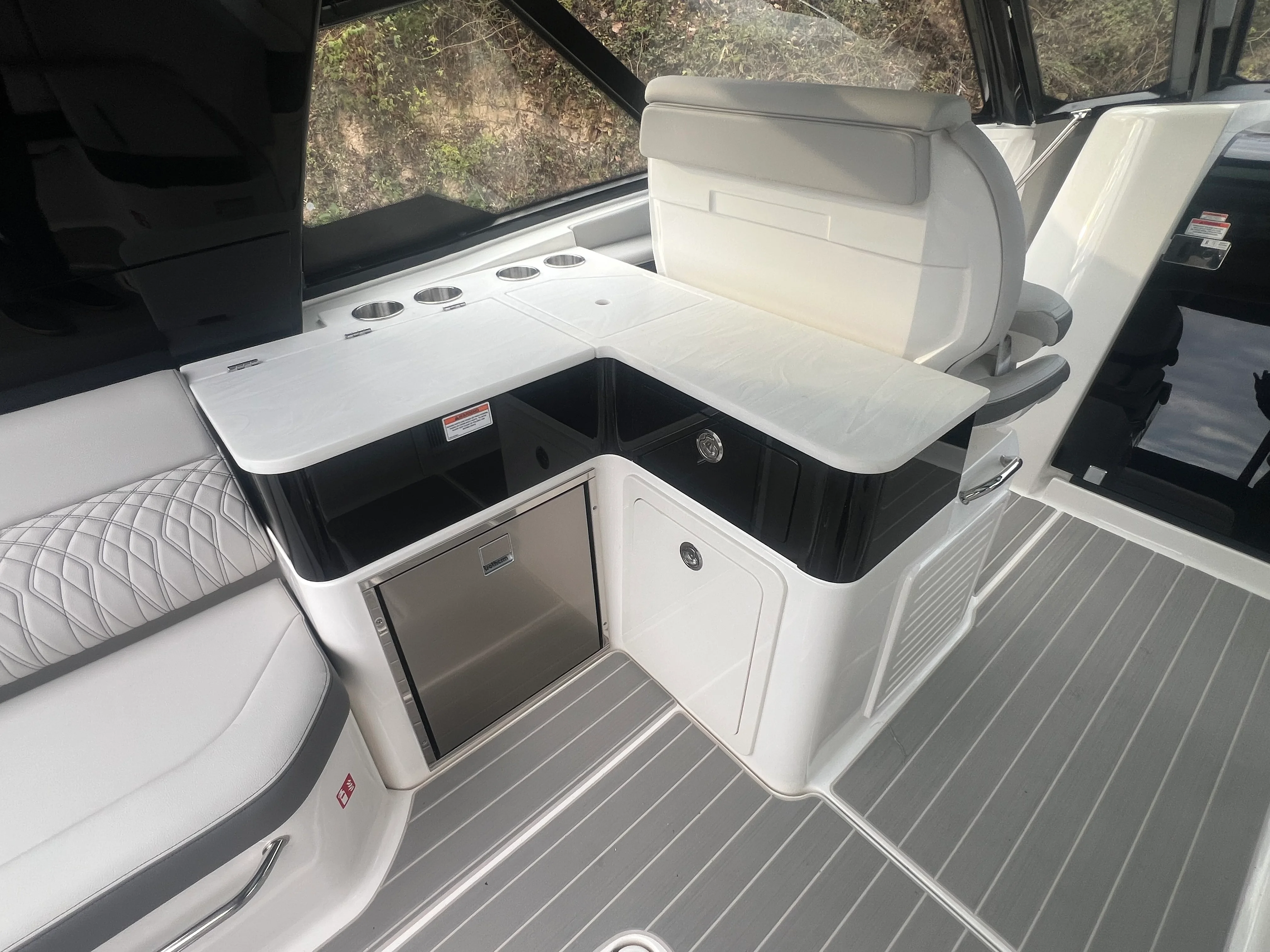 2026 Sea Ray Sundancer 370 Image Thumbnail #9