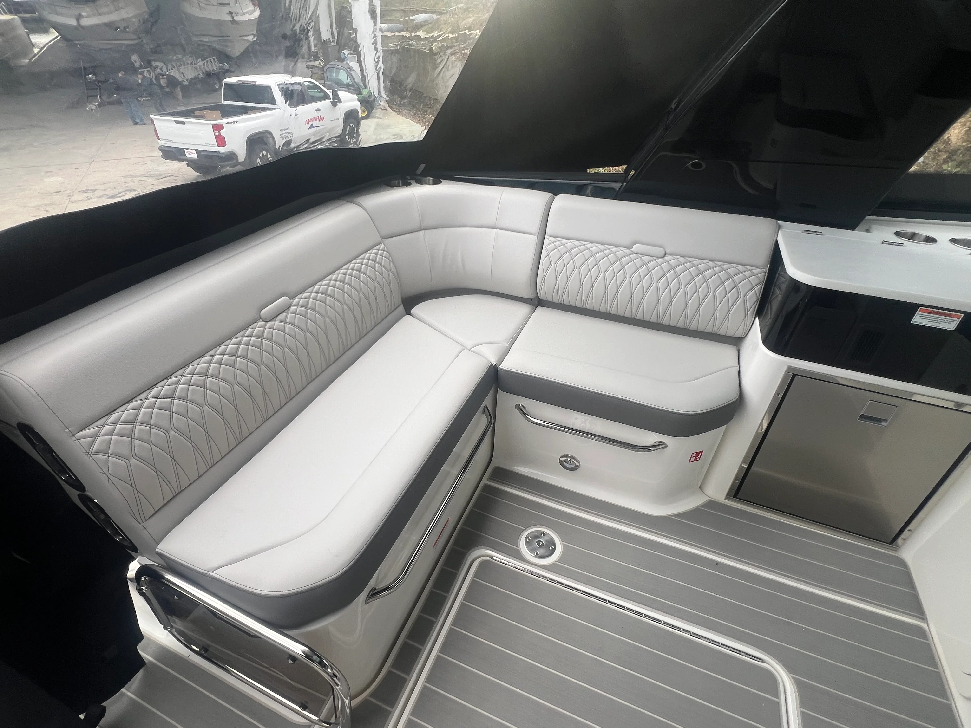 2026 Sea Ray Sundancer 370 Image Thumbnail #8