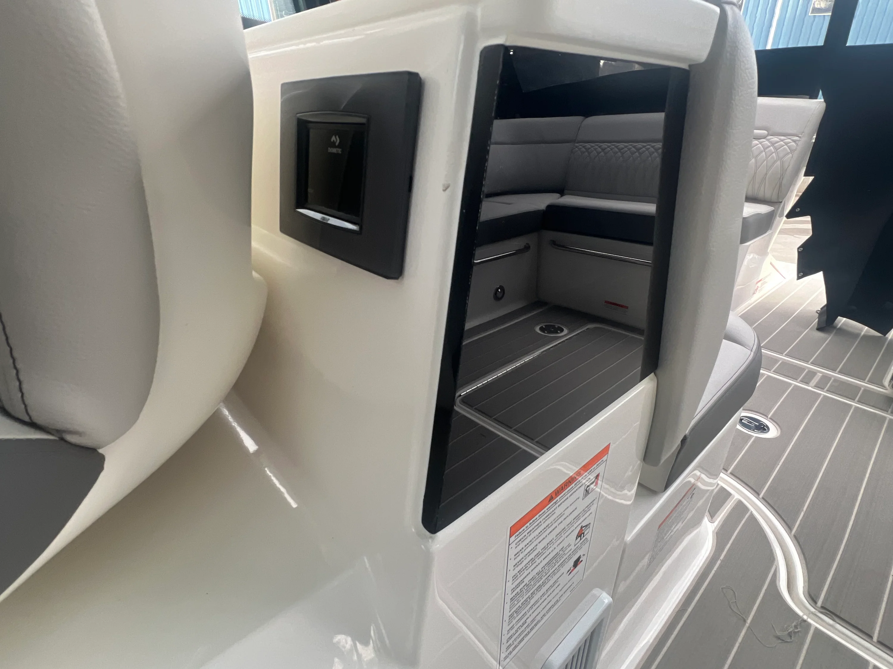 2026 Sea Ray Sundancer 370 Image Thumbnail #12