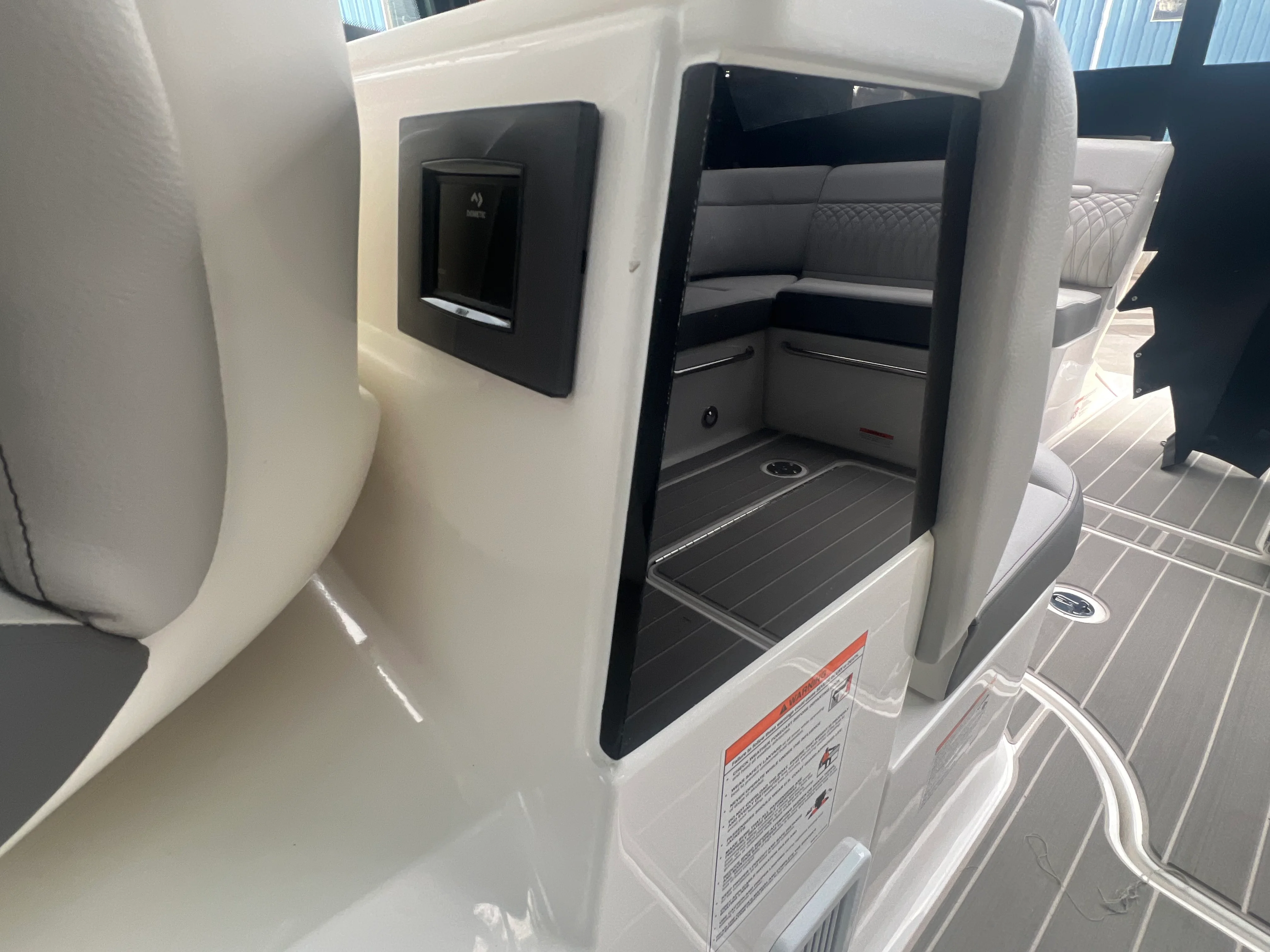 2026 Sea Ray Sundancer 370 Image Thumbnail #12