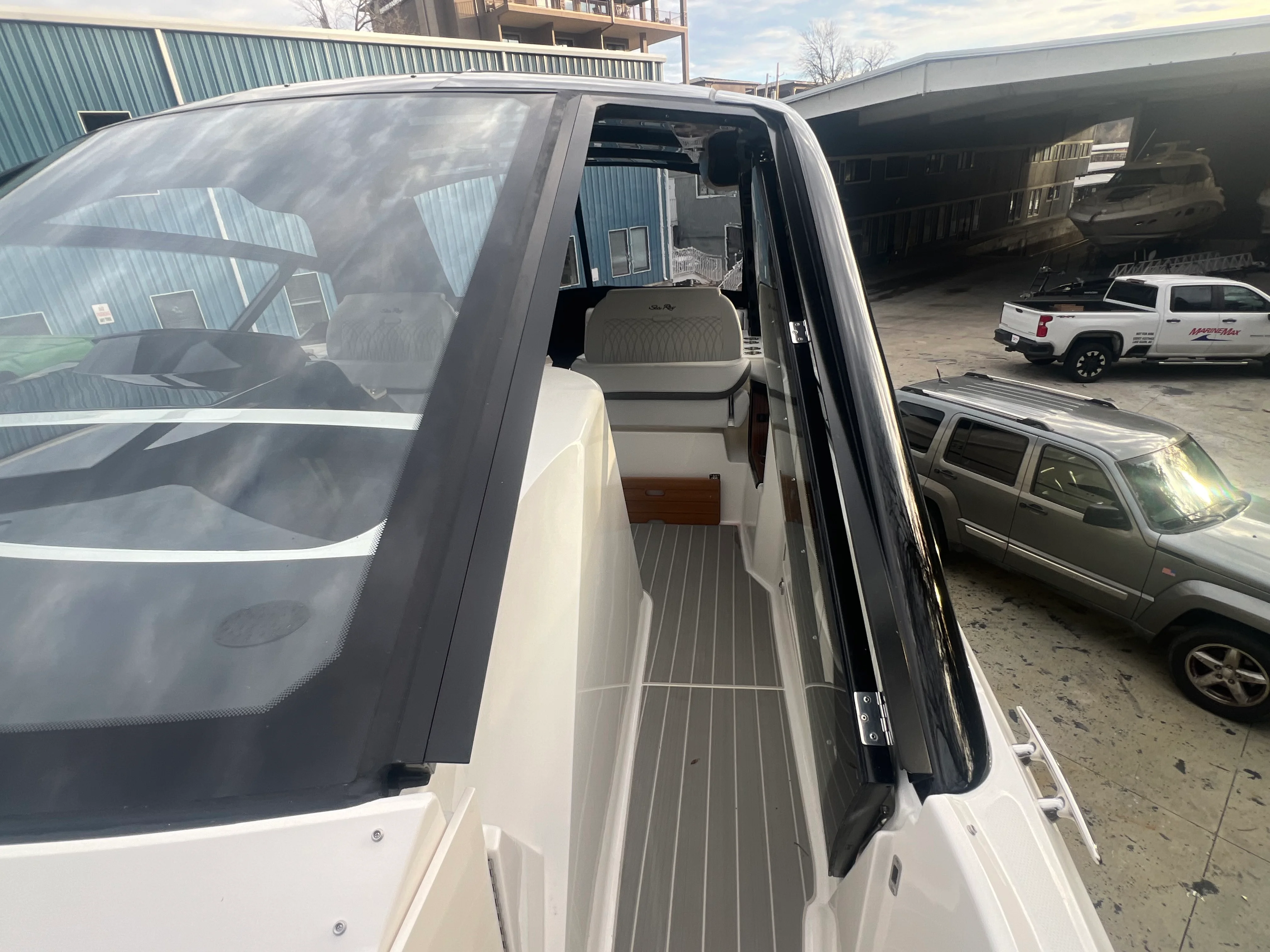 2026 Sea Ray Sundancer 370 Image Thumbnail #24