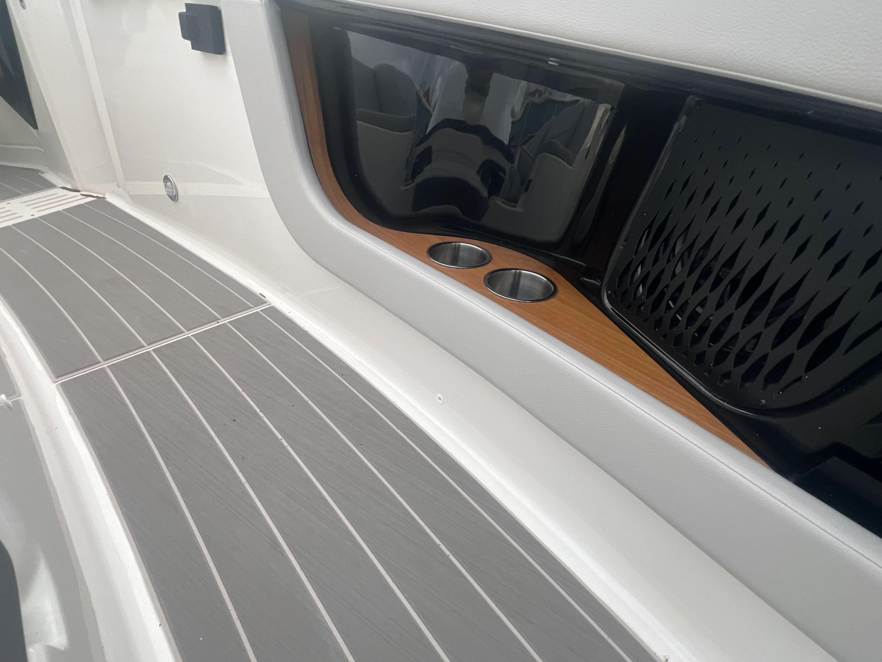 2026 Sea Ray Sundancer 370 Image Thumbnail #23