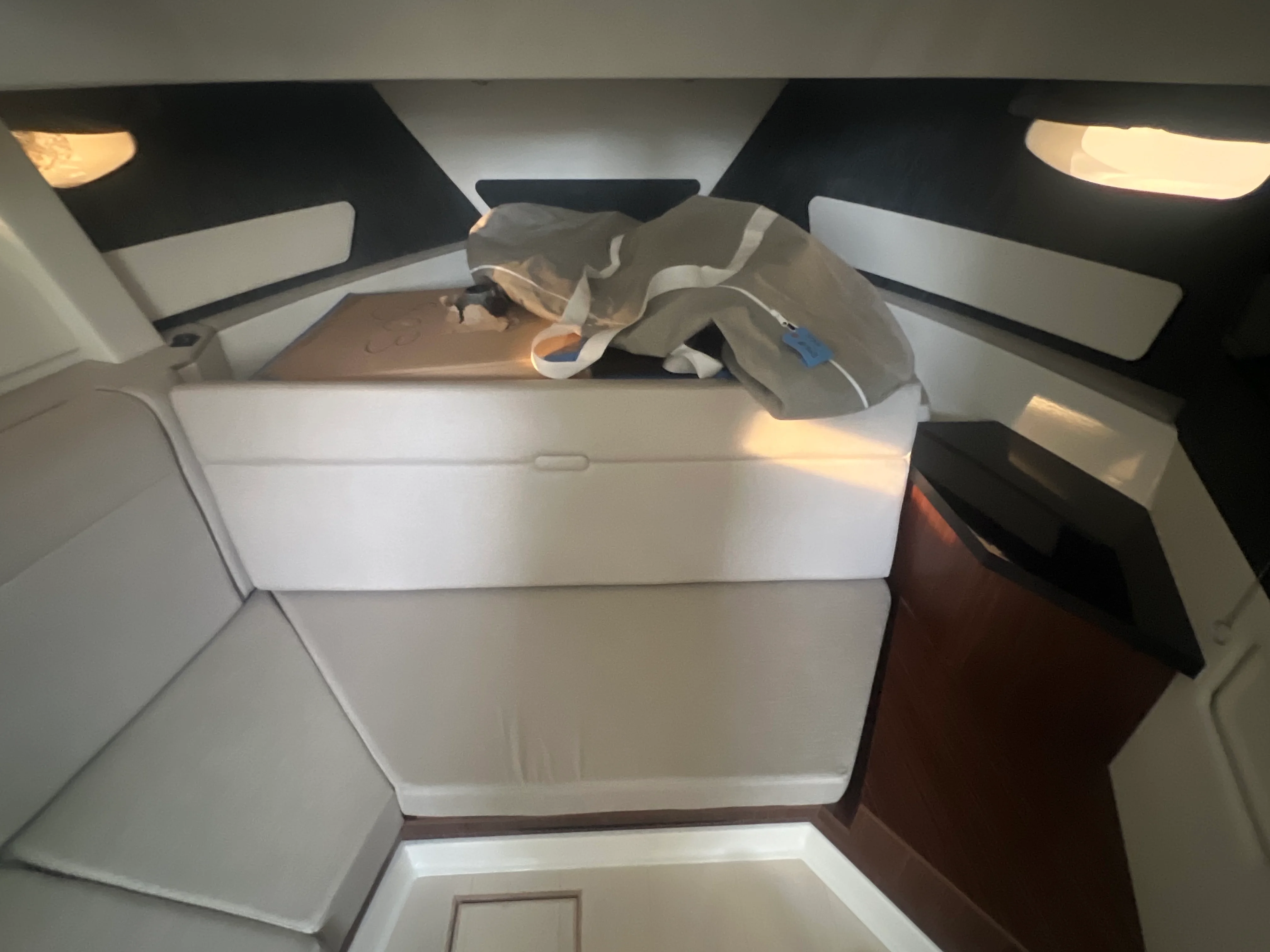 2026 Sea Ray Sundancer 370 Image Thumbnail #14