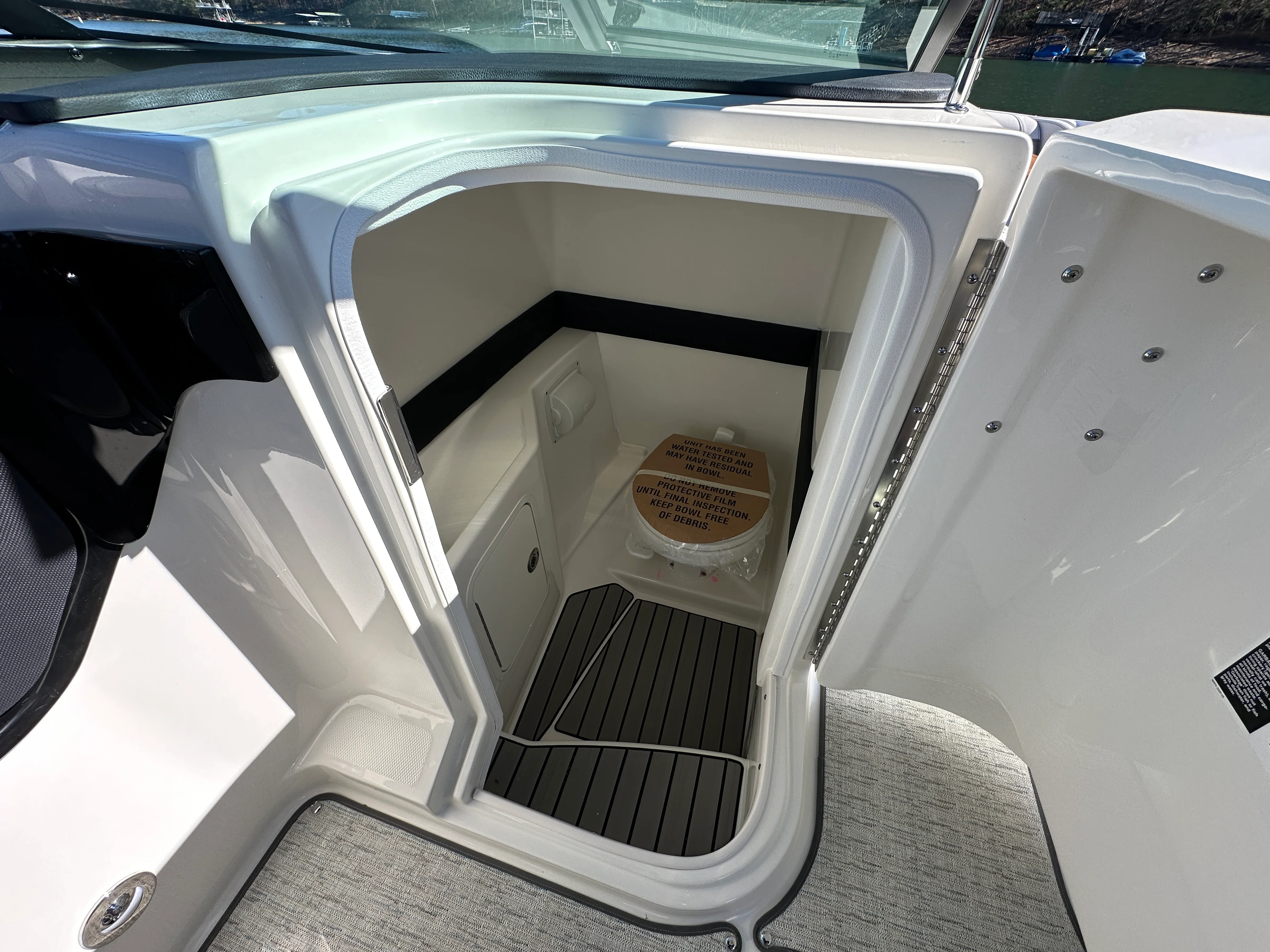 2026 Sea Ray SLX 260 Image Thumbnail #15