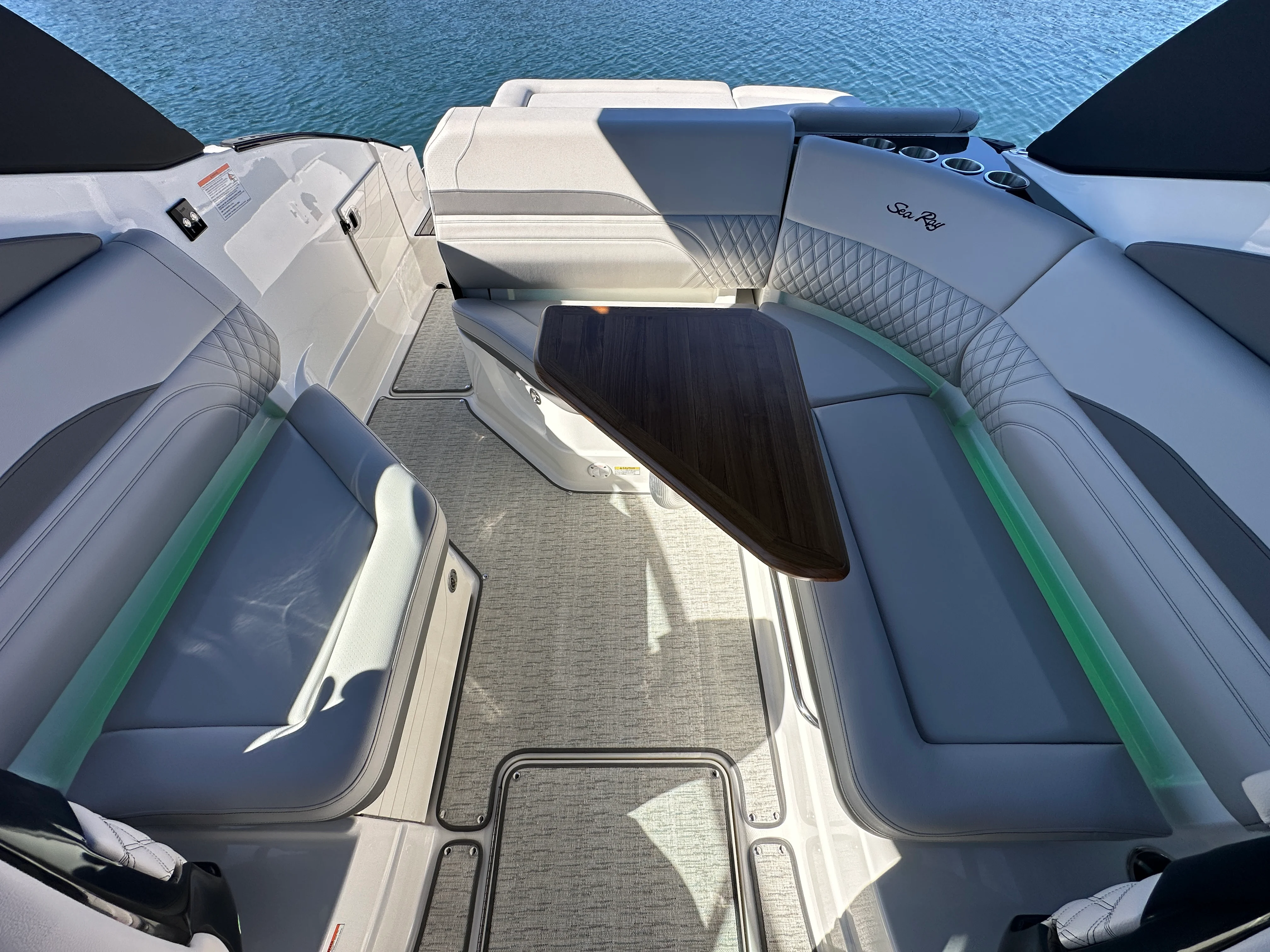 2026 Sea Ray SLX 260 Image Thumbnail #16