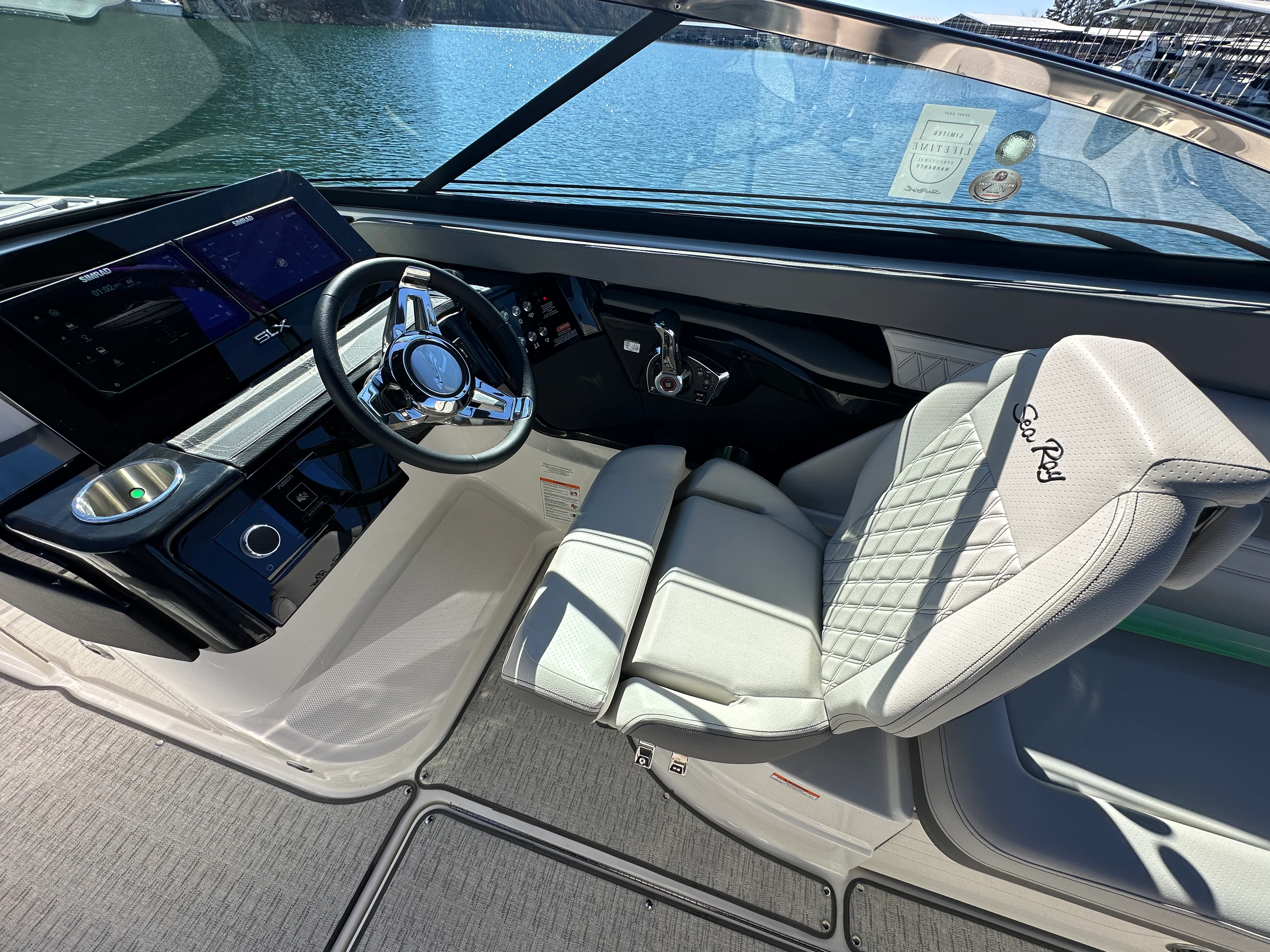 2026 Sea Ray SLX 260 Image Thumbnail #12