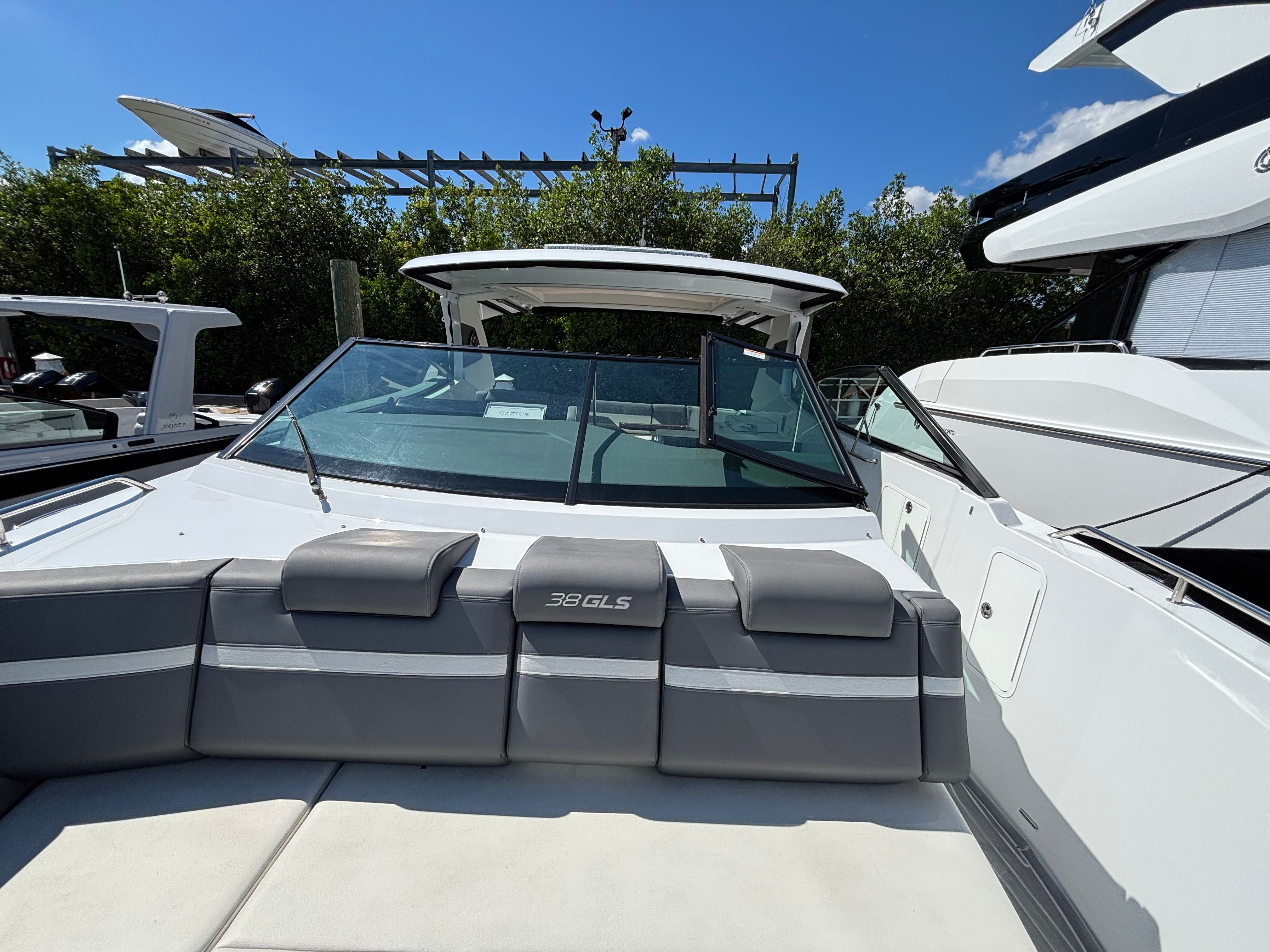 2022 Cruisers Yachts 38 GLS-OB Image Thumbnail #22