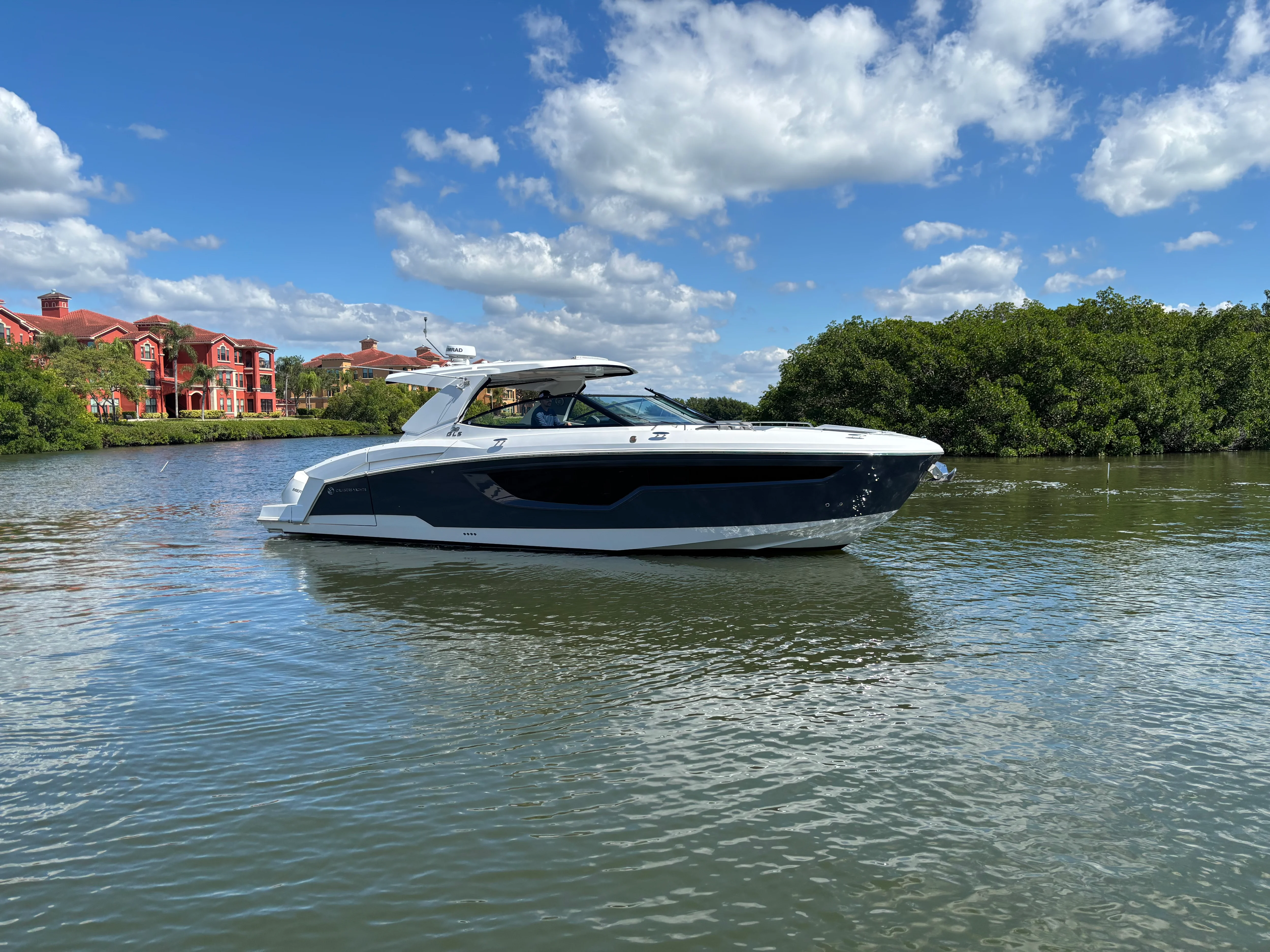 2022 Cruisers Yachts 38 GLS-OB Image Thumbnail #0