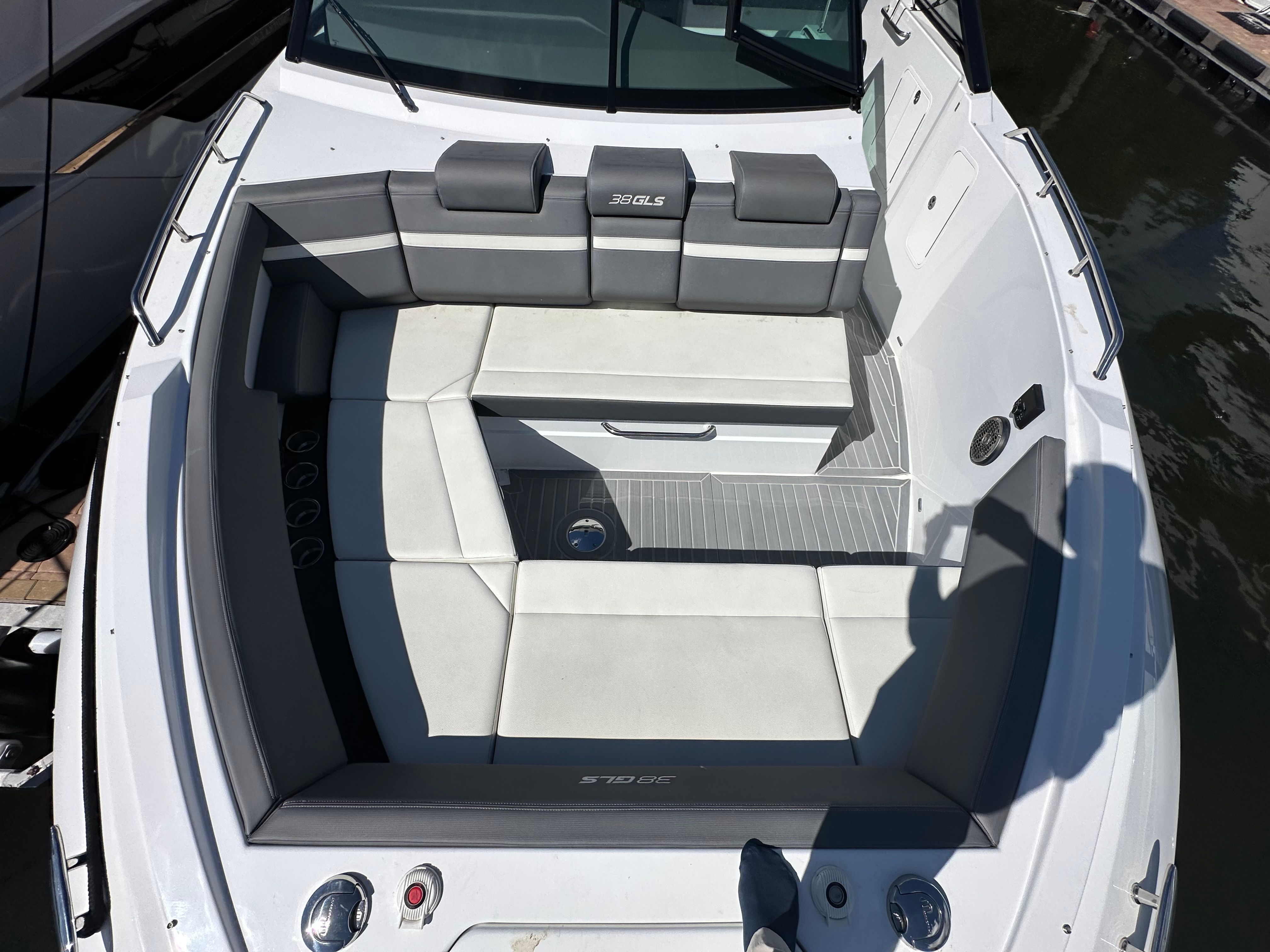 2022 Cruisers Yachts 38 GLS-OB Image Thumbnail #18