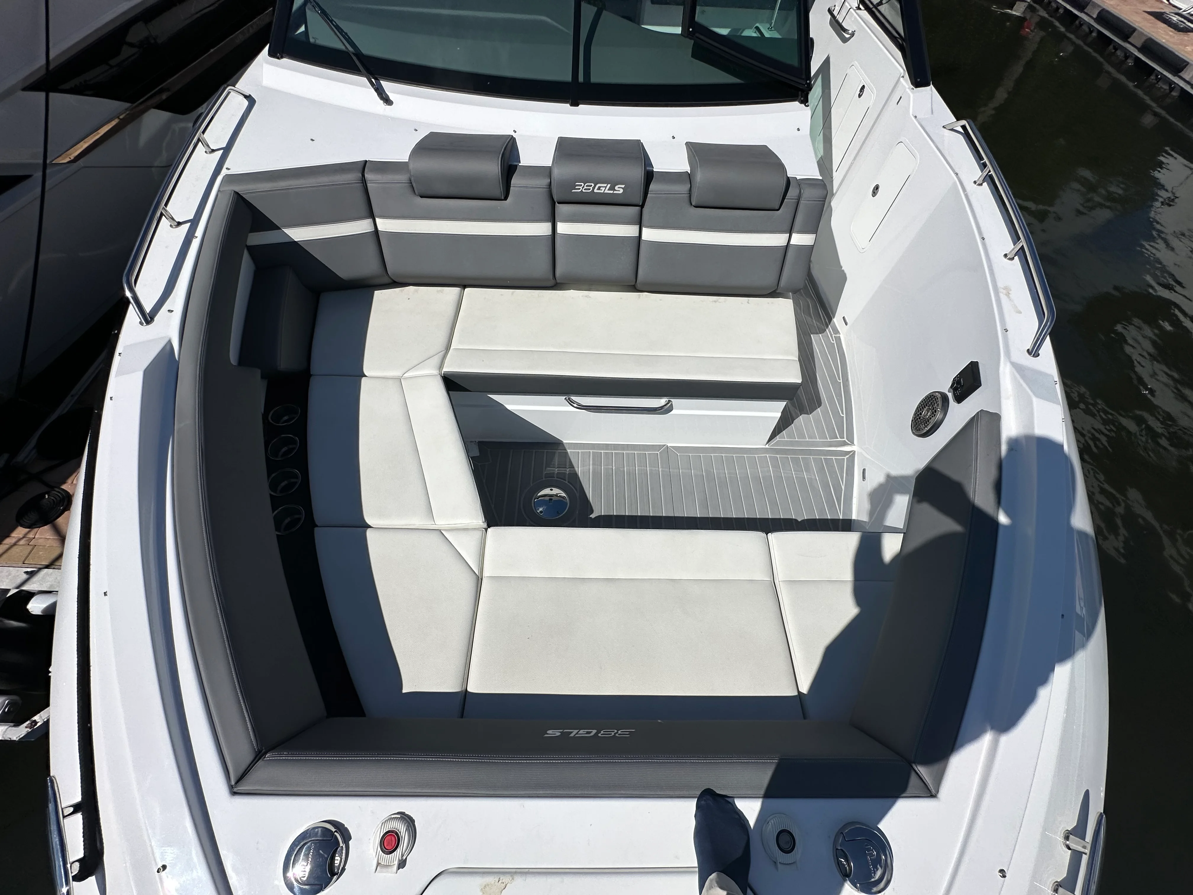 2022 Cruisers Yachts 38 GLS-OB Image Thumbnail #18