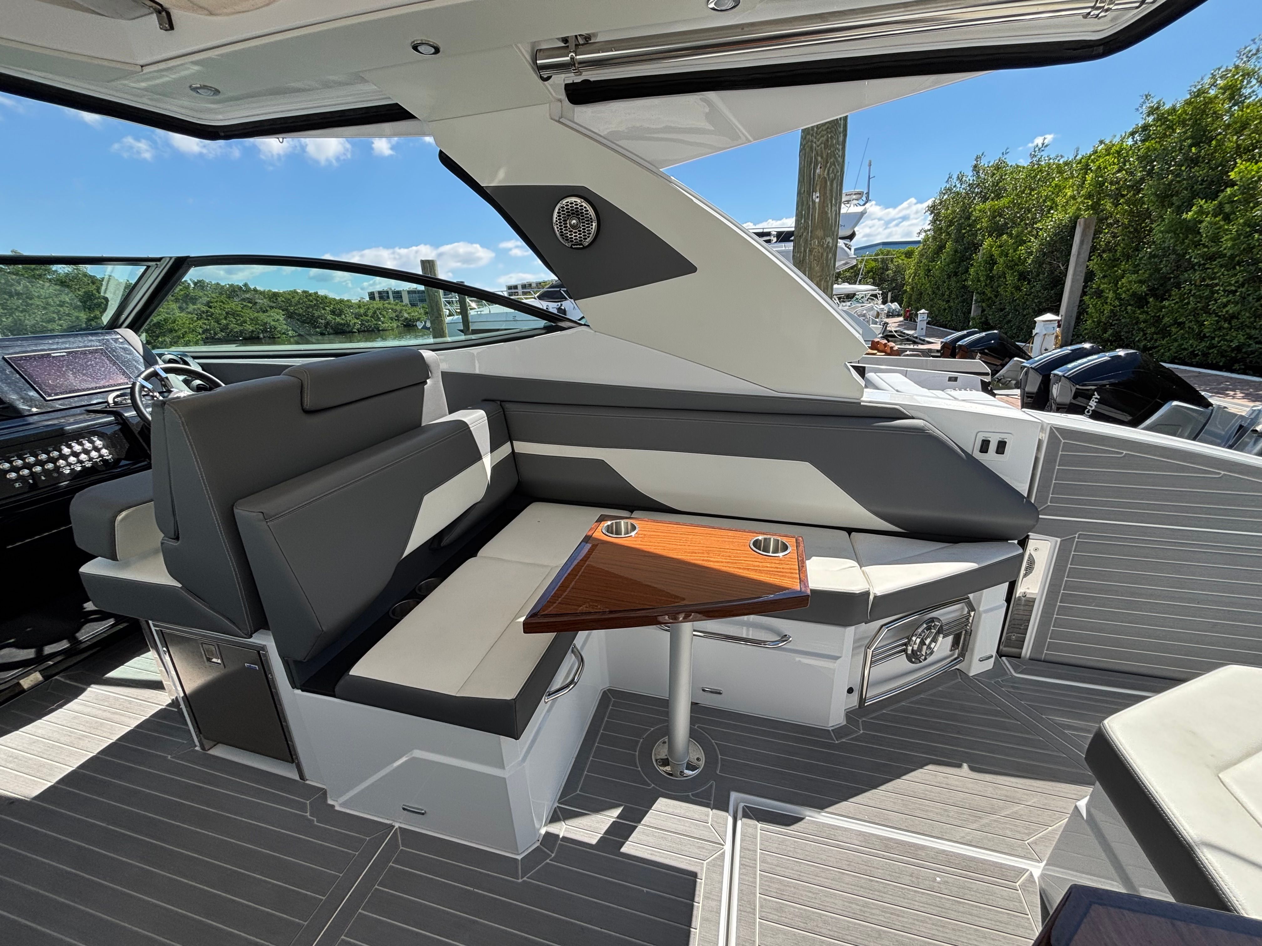 2022 Cruisers Yachts 38 GLS-OB Image Thumbnail #8