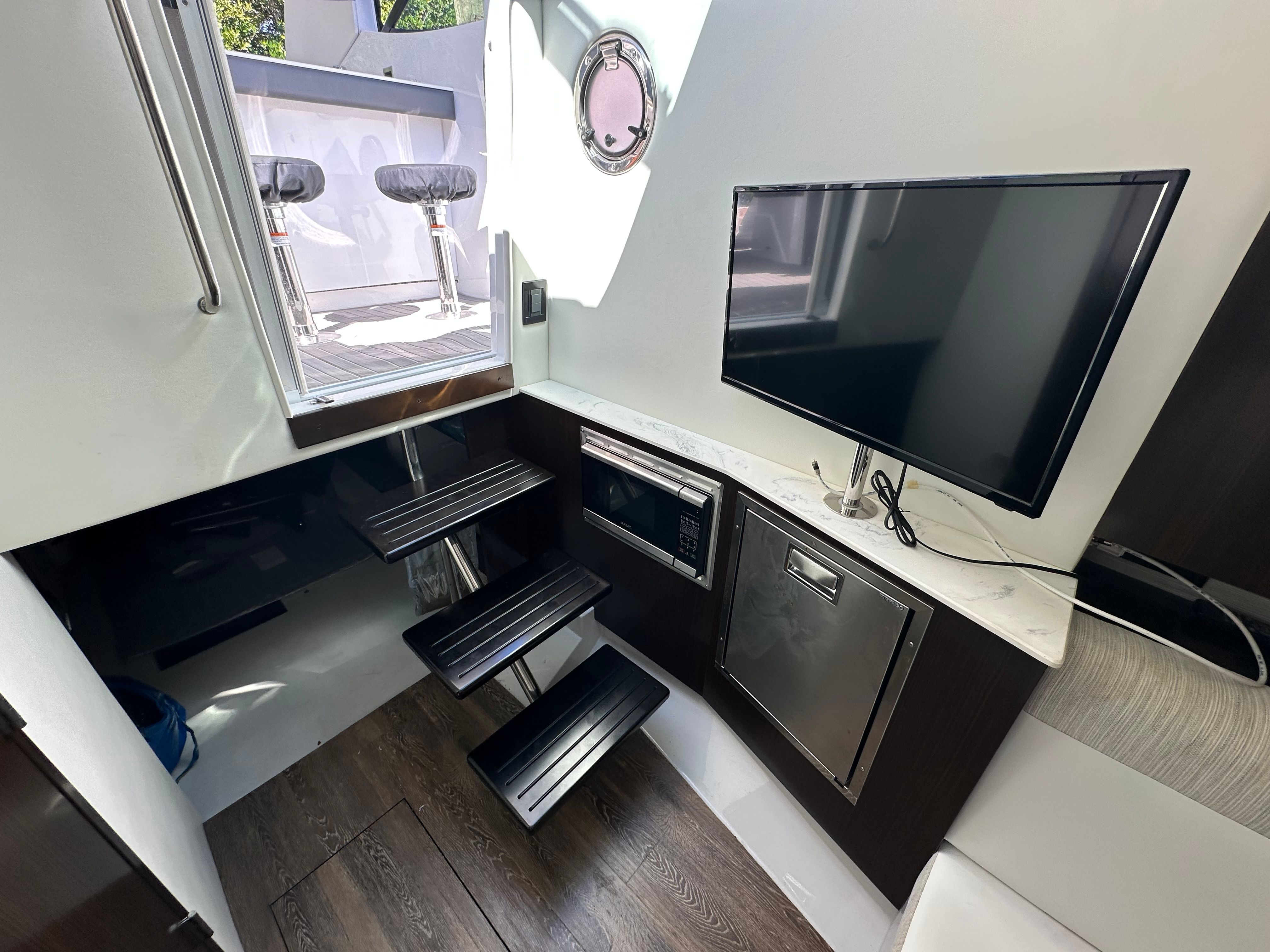 2022 Cruisers Yachts 38 GLS-OB Image Thumbnail #16