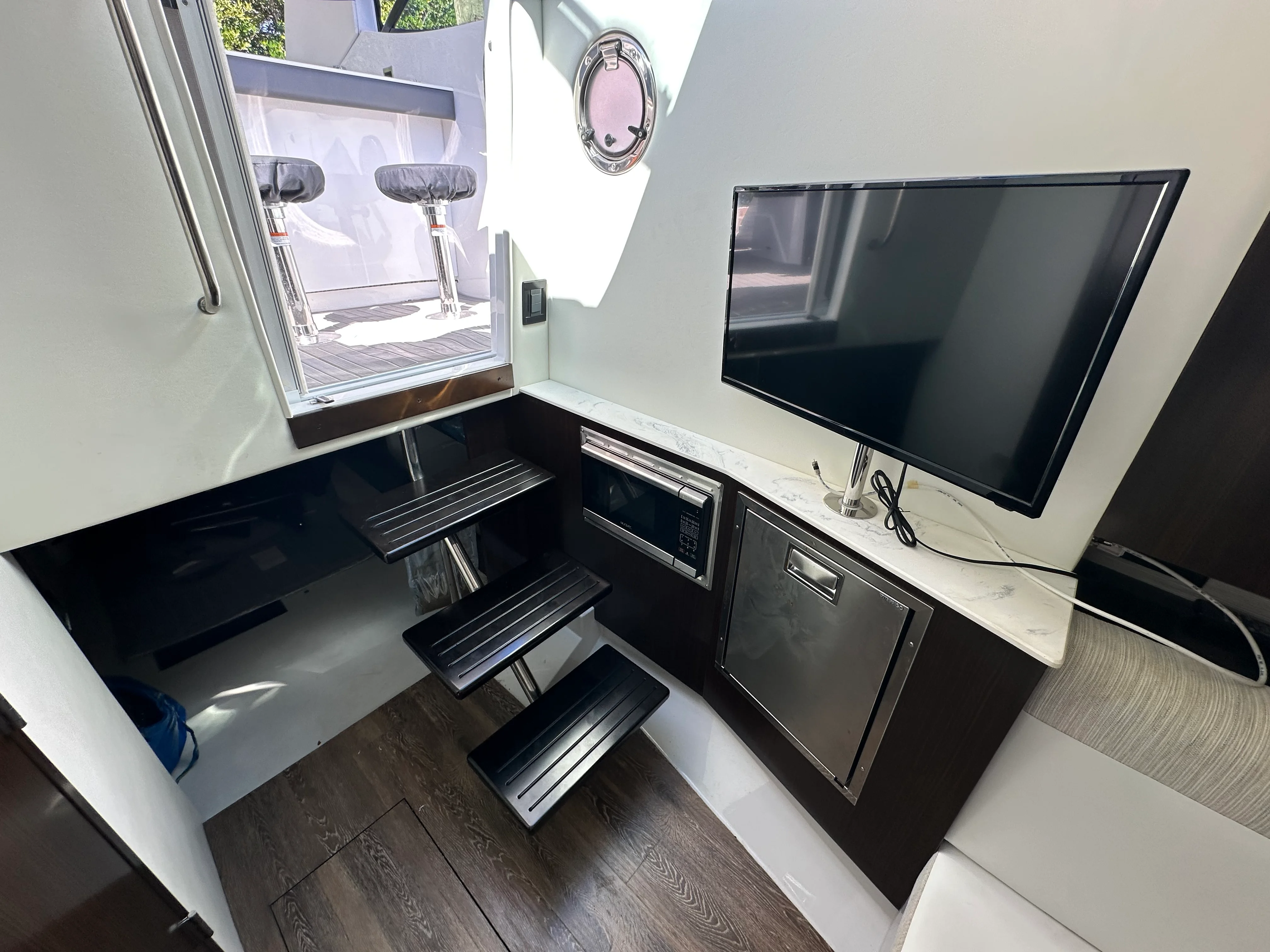 2022 Cruisers Yachts 38 GLS-OB Image Thumbnail #16