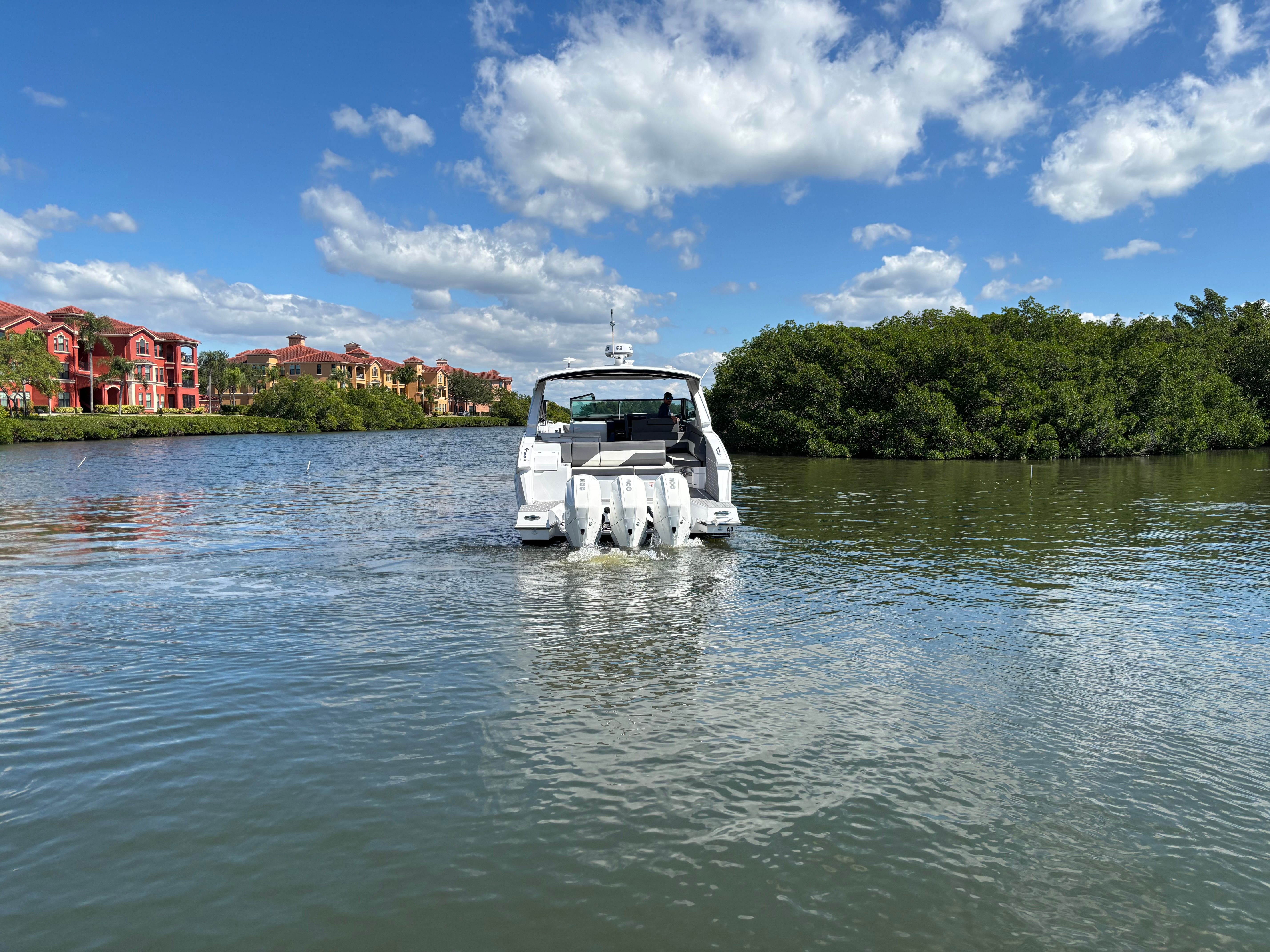 2022 Cruisers Yachts 38 GLS-OB Image Thumbnail #5