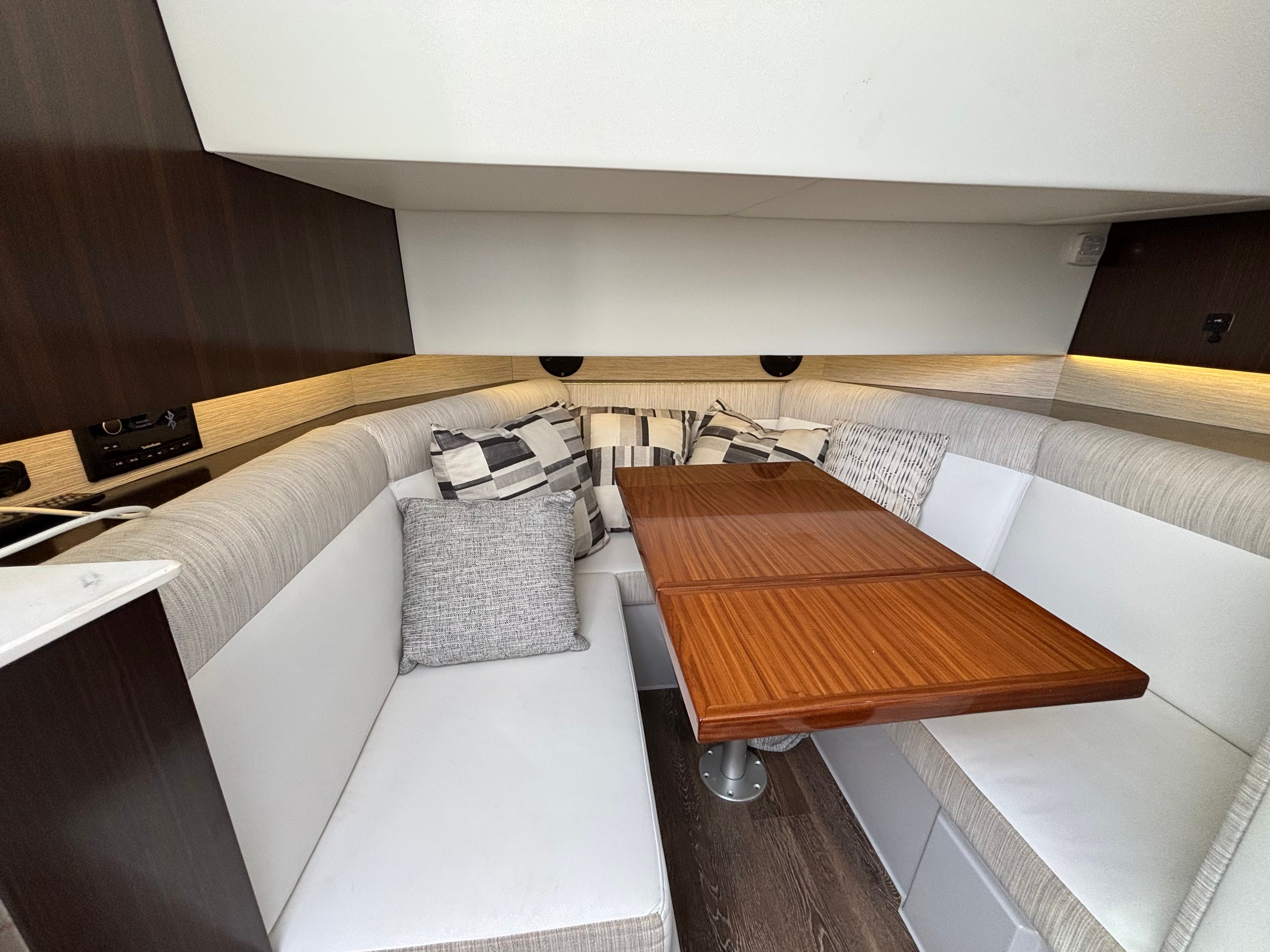 2022 Cruisers Yachts 38 GLS-OB Image Thumbnail #15