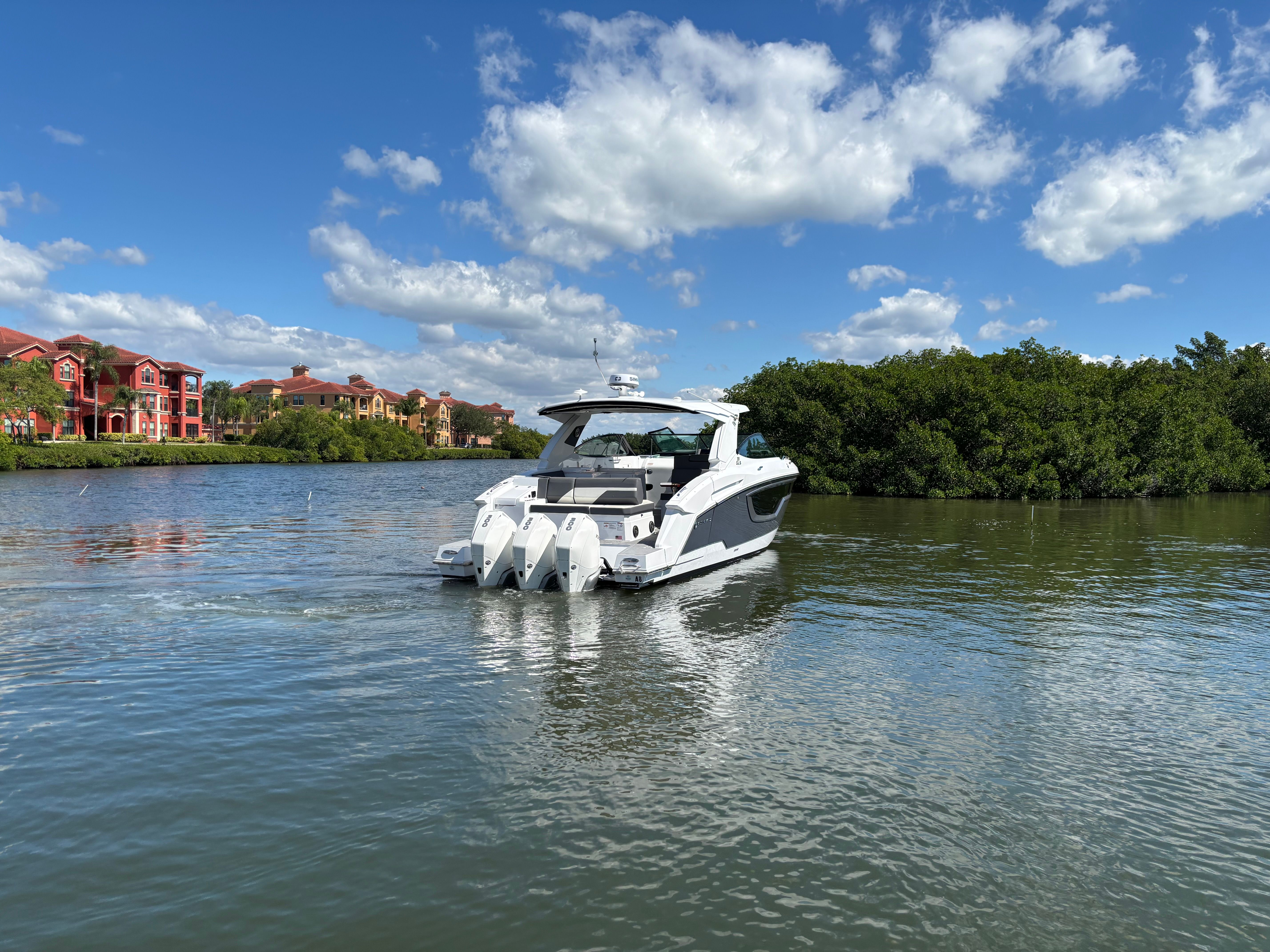 2022 Cruisers Yachts 38 GLS-OB Image Thumbnail #4