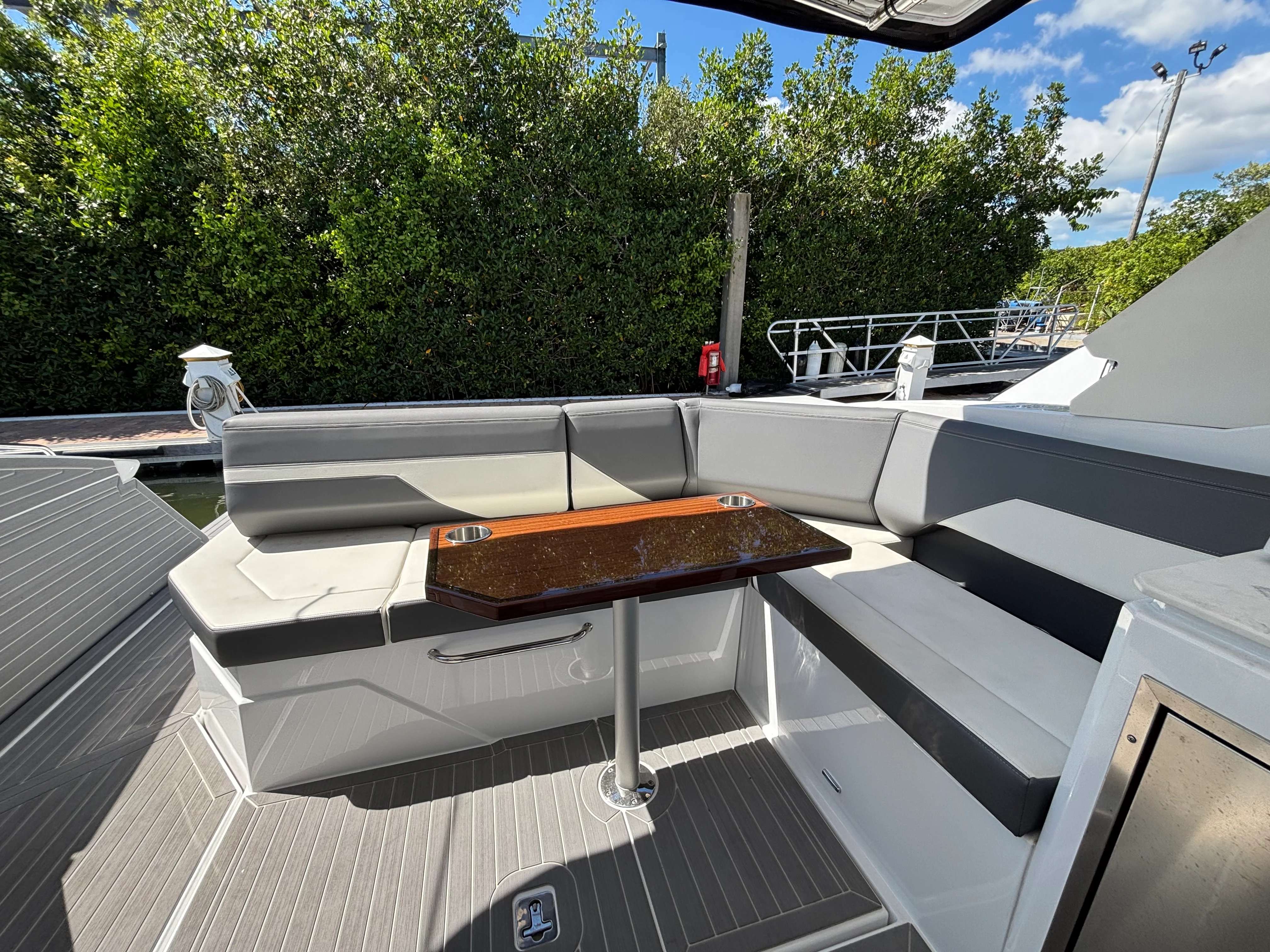 2022 Cruisers Yachts 38 GLS-OB Image Thumbnail #9