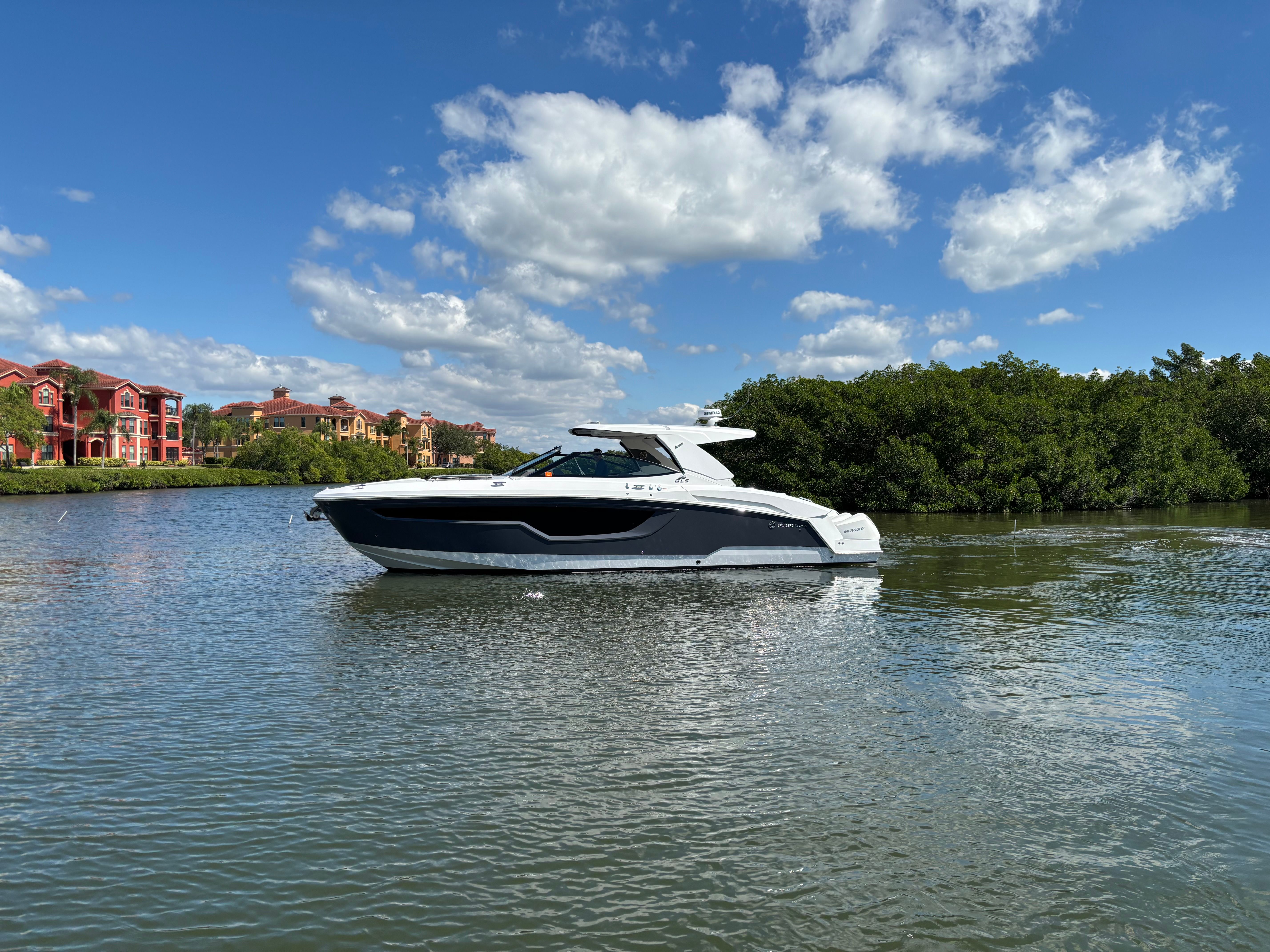 2022 Cruisers Yachts 38 GLS-OB Image Thumbnail #3