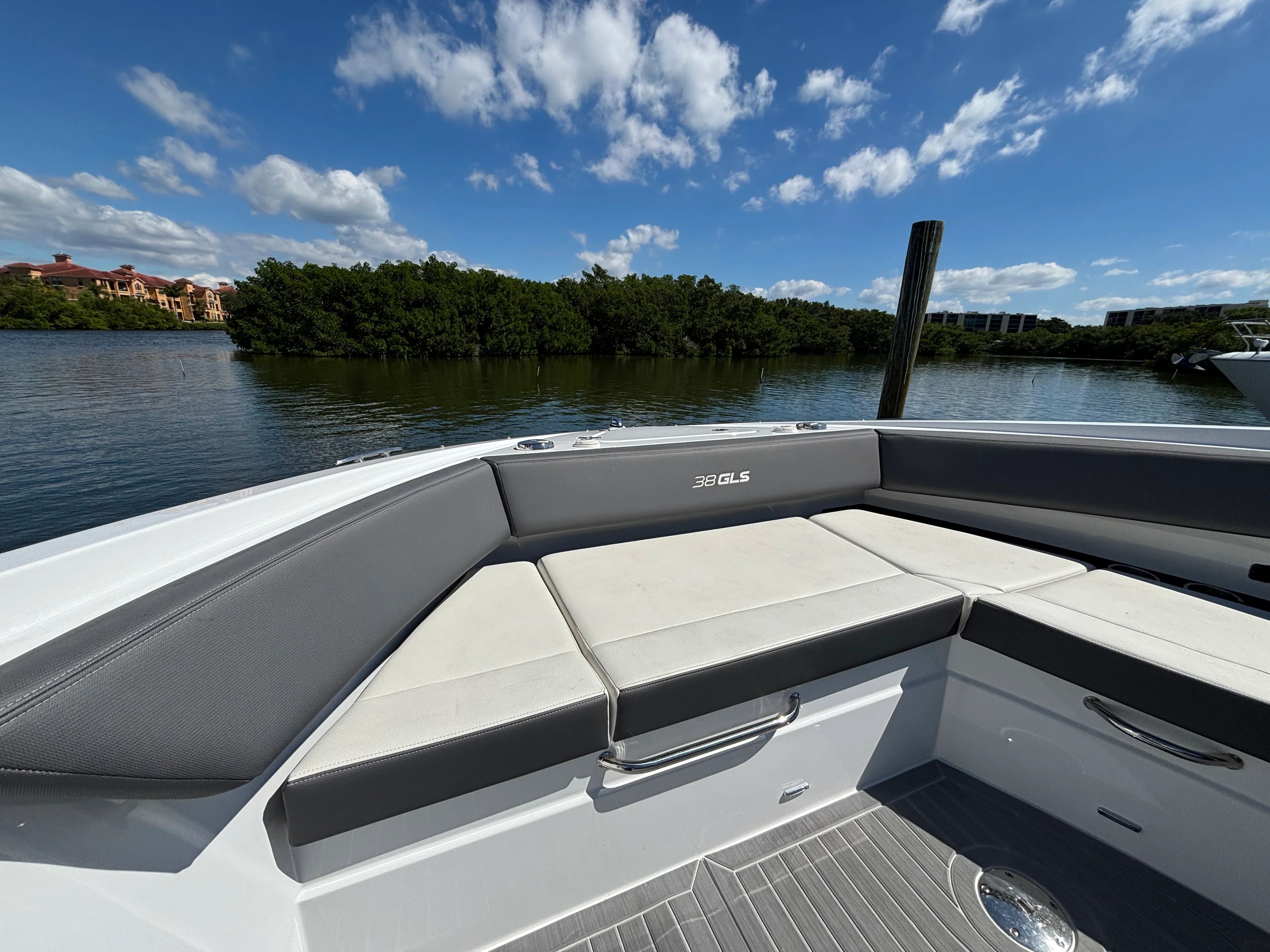 2022 Cruisers Yachts 38 GLS-OB Image Thumbnail #20