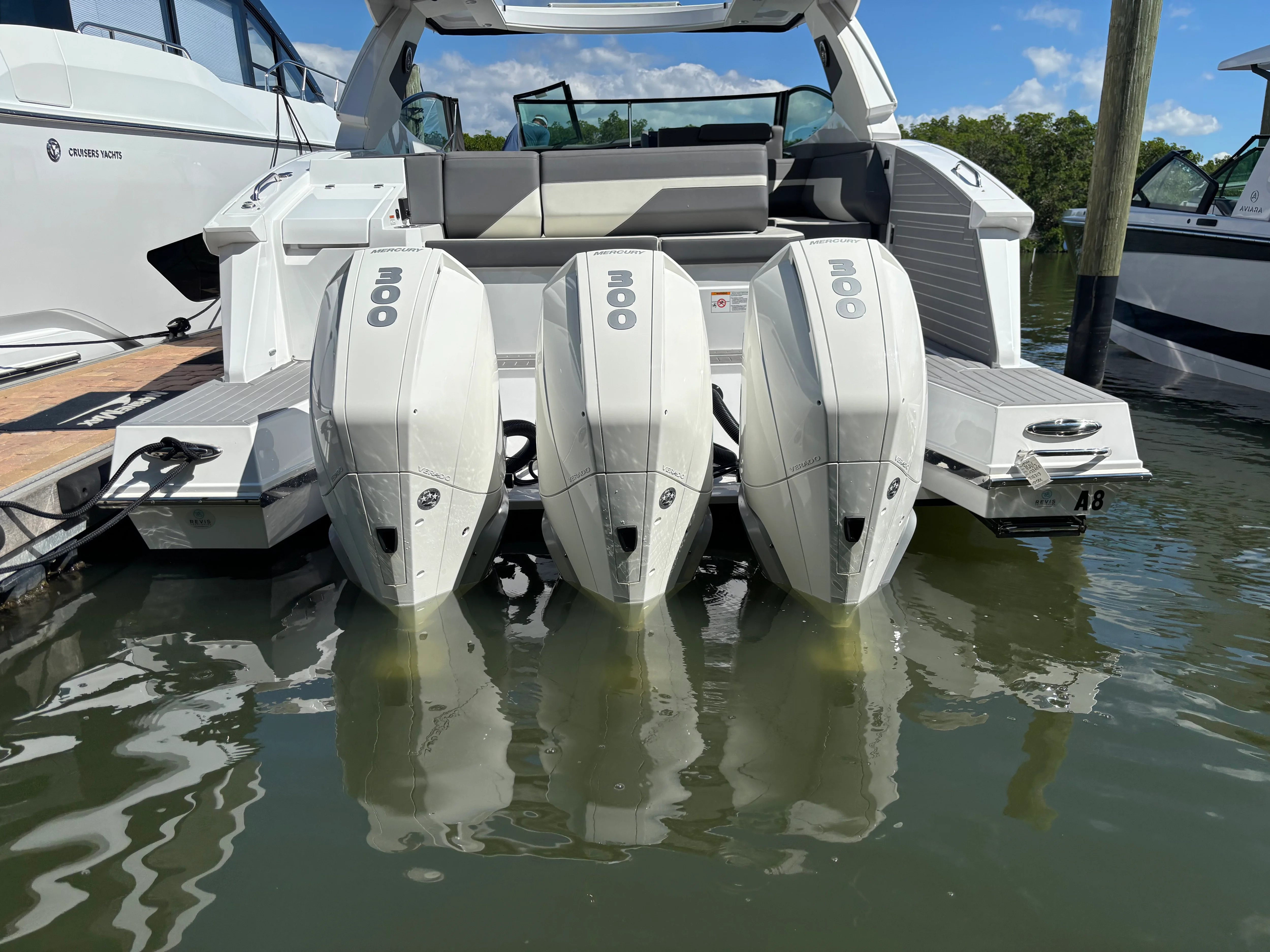 2022 Cruisers Yachts 38 GLS-OB Image Thumbnail #6