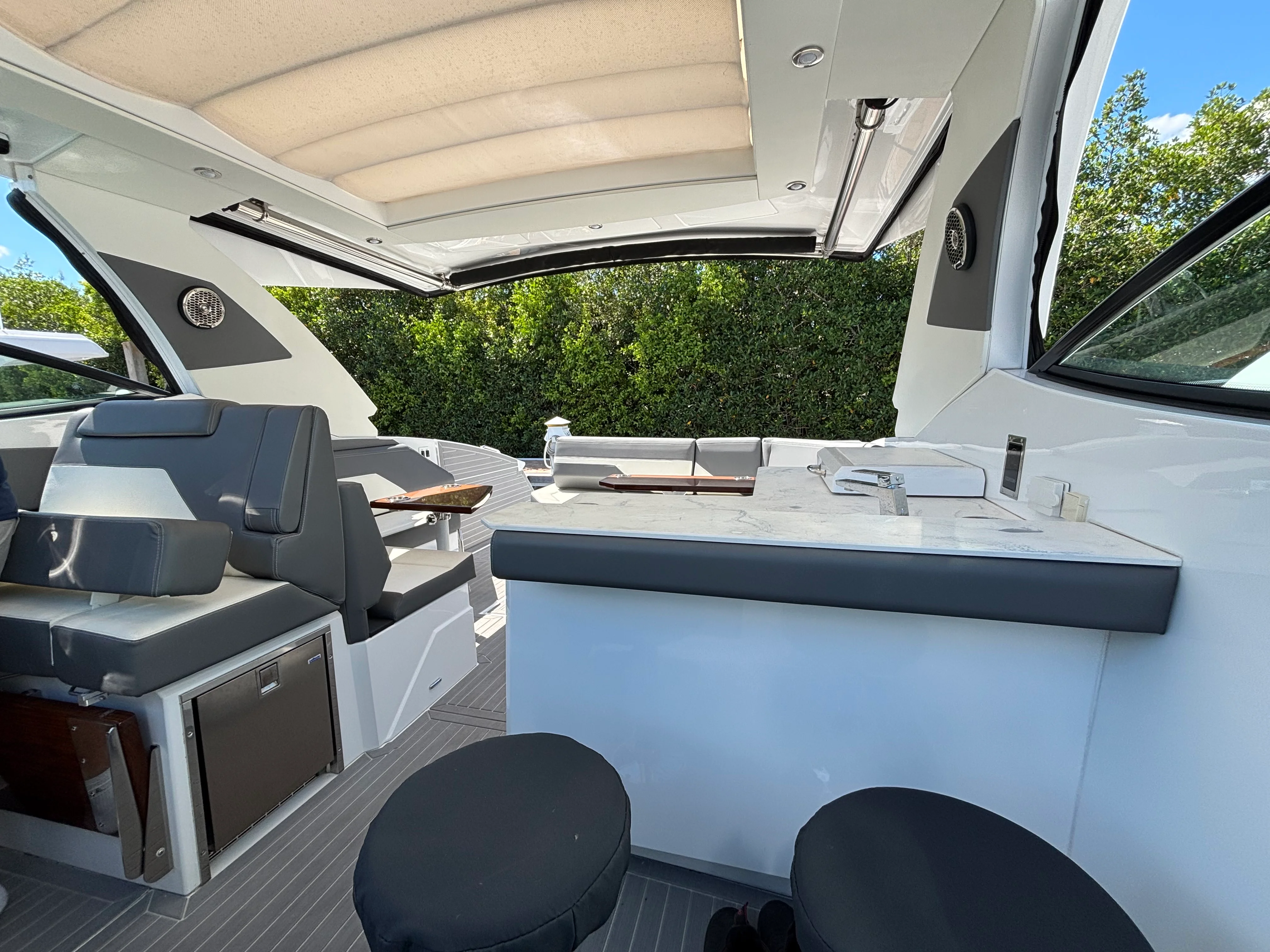 2022 Cruisers Yachts 38 GLS-OB Image Thumbnail #11